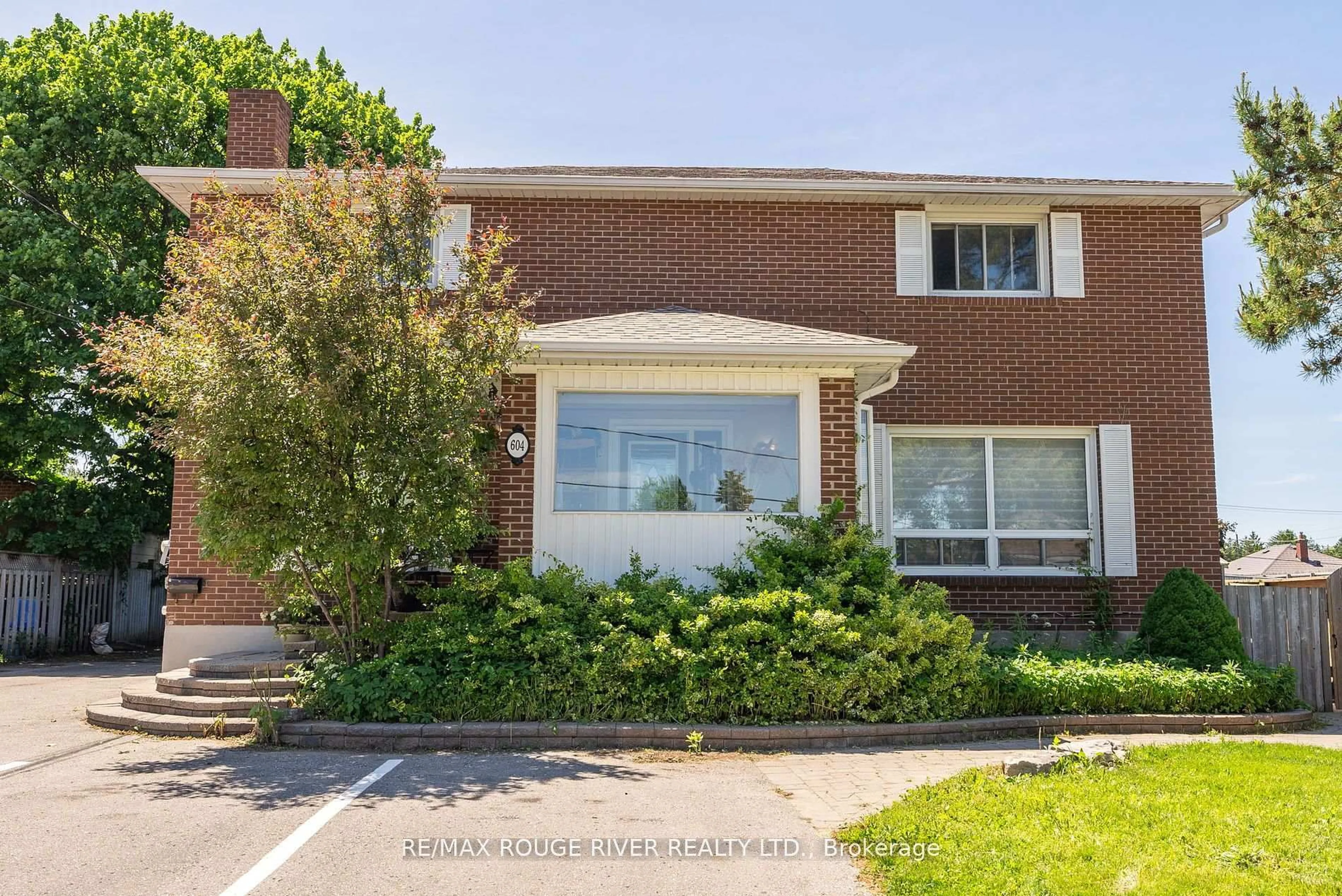 Home with brick exterior material, street for 604 Kent St, Whitby Ontario L1N 4Y9