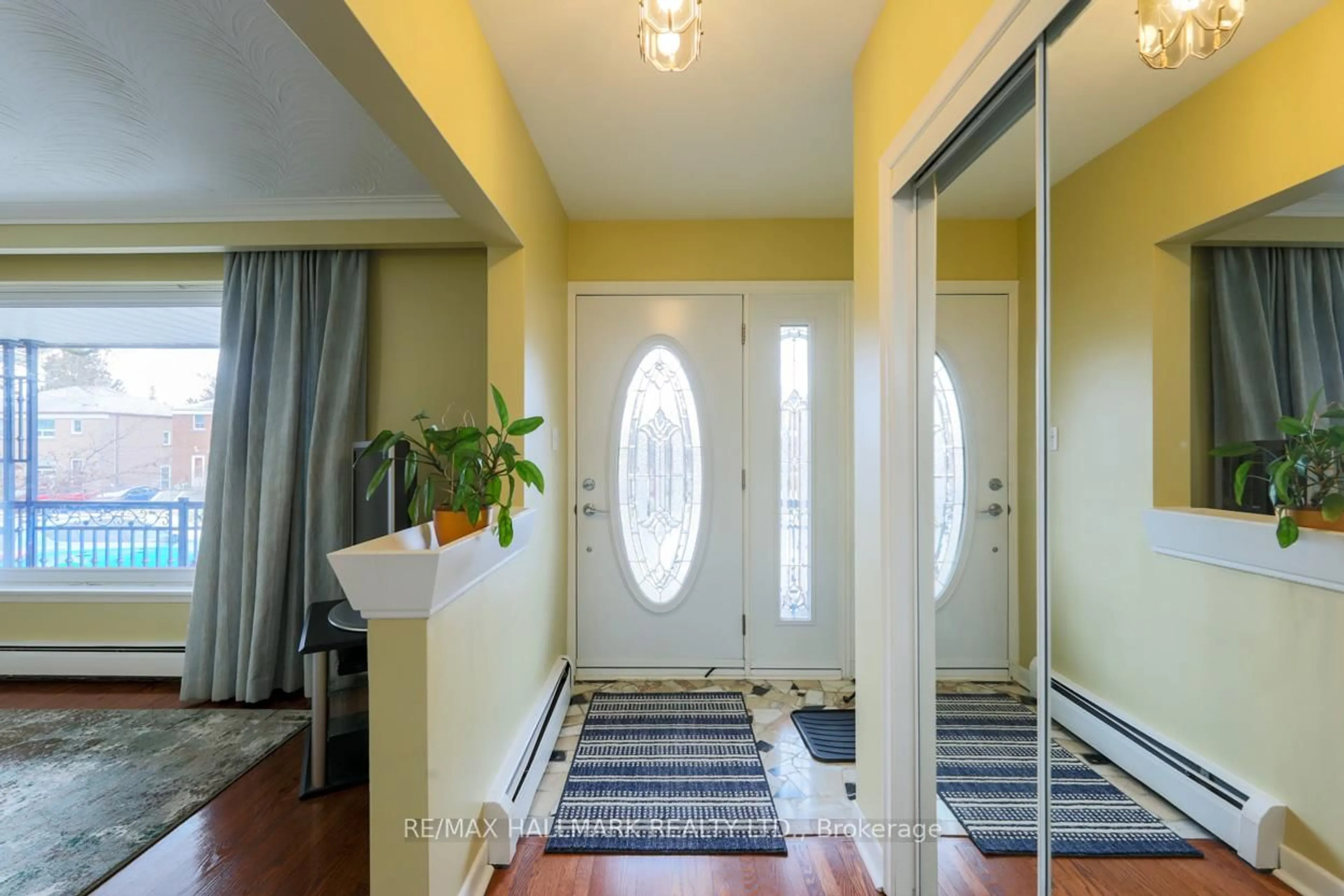 Indoor entryway for 98 North Woodrow Blvd, Toronto Ontario M1K 1W8