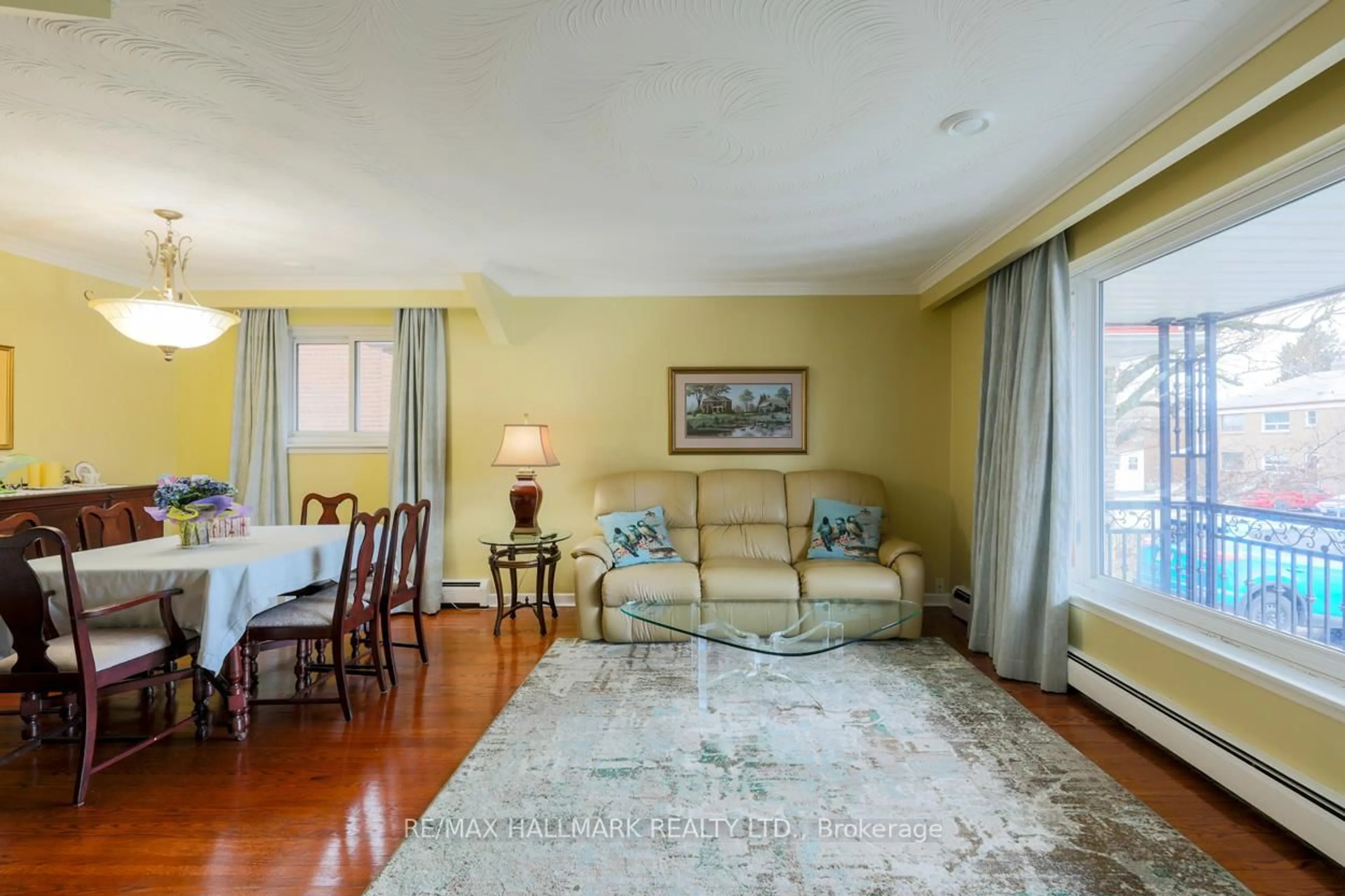 Living room with furniture, unknown for 98 North Woodrow Blvd, Toronto Ontario M1K 1W8