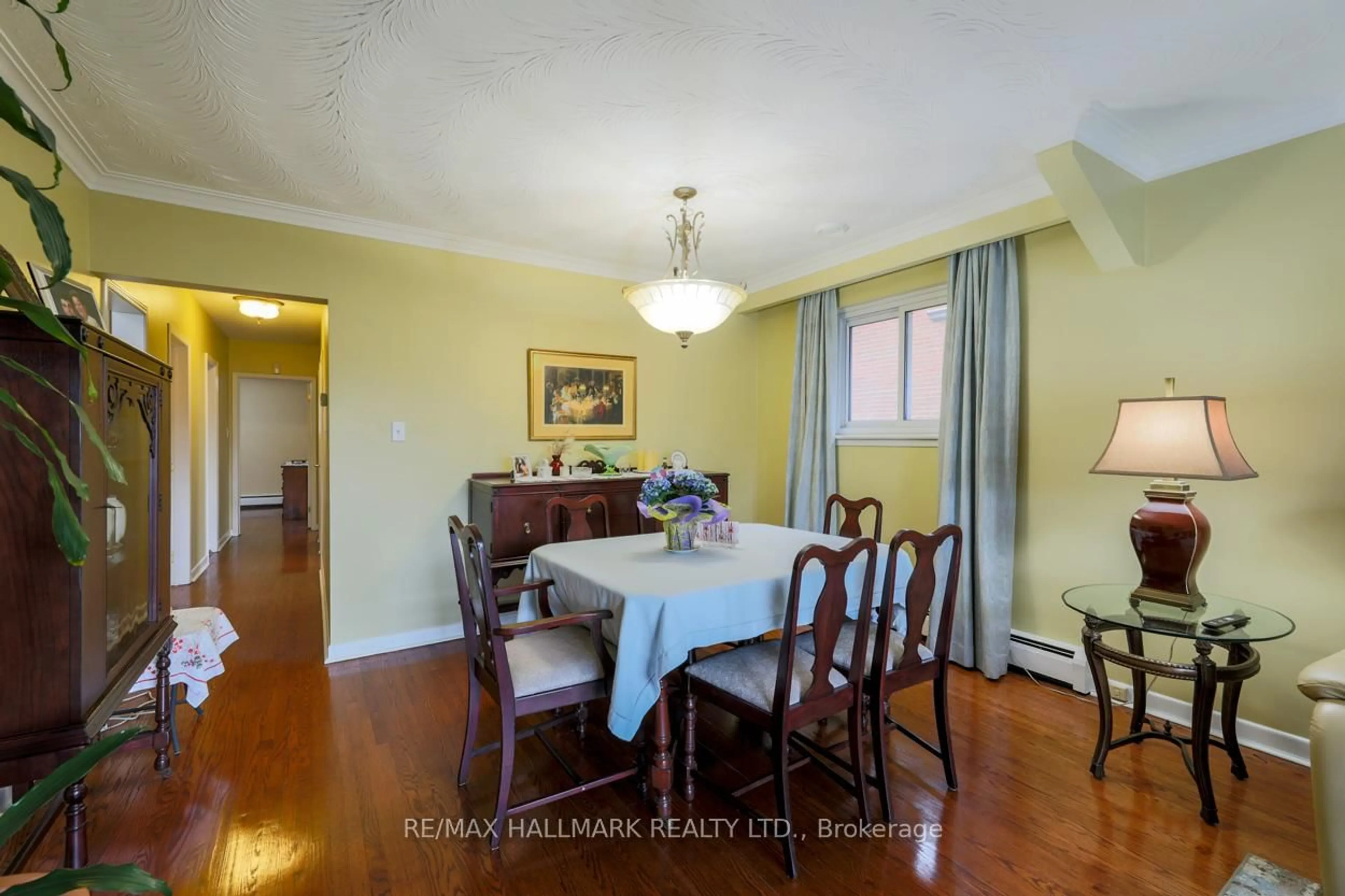 Dining room, wood/laminate floor for 98 North Woodrow Blvd, Toronto Ontario M1K 1W8
