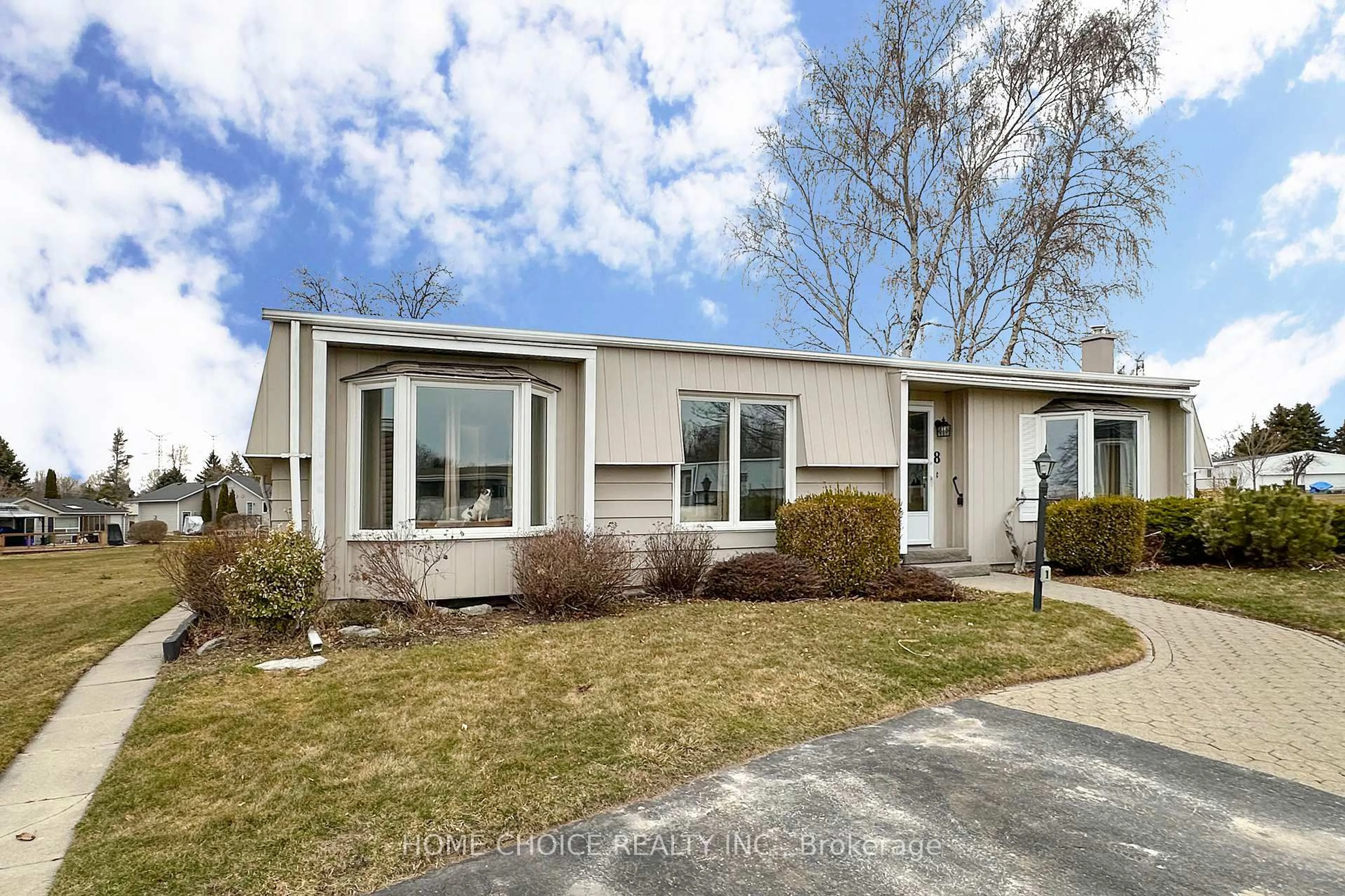 Home with vinyl exterior material, street for 8 Seventh Hole Crt, Clarington Ontario L1B 1B5