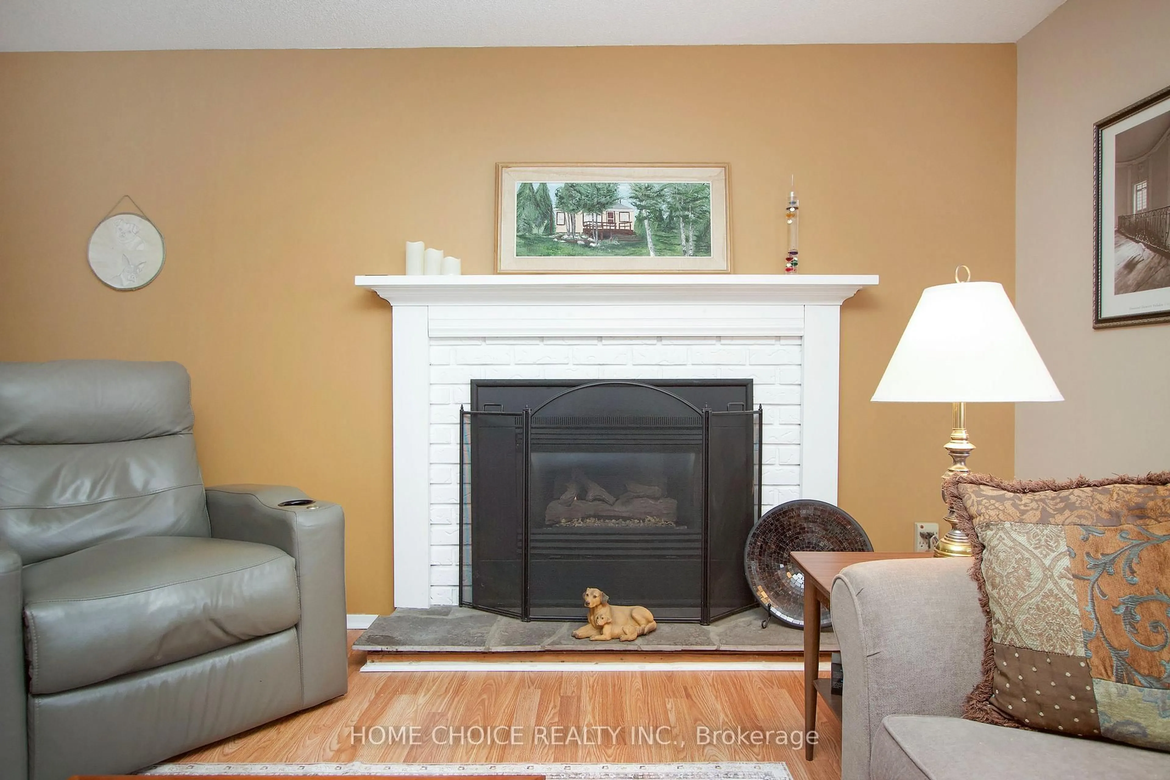 Living room with furniture, unknown for 8 Seventh Hole Crt, Clarington Ontario L1B 1B5