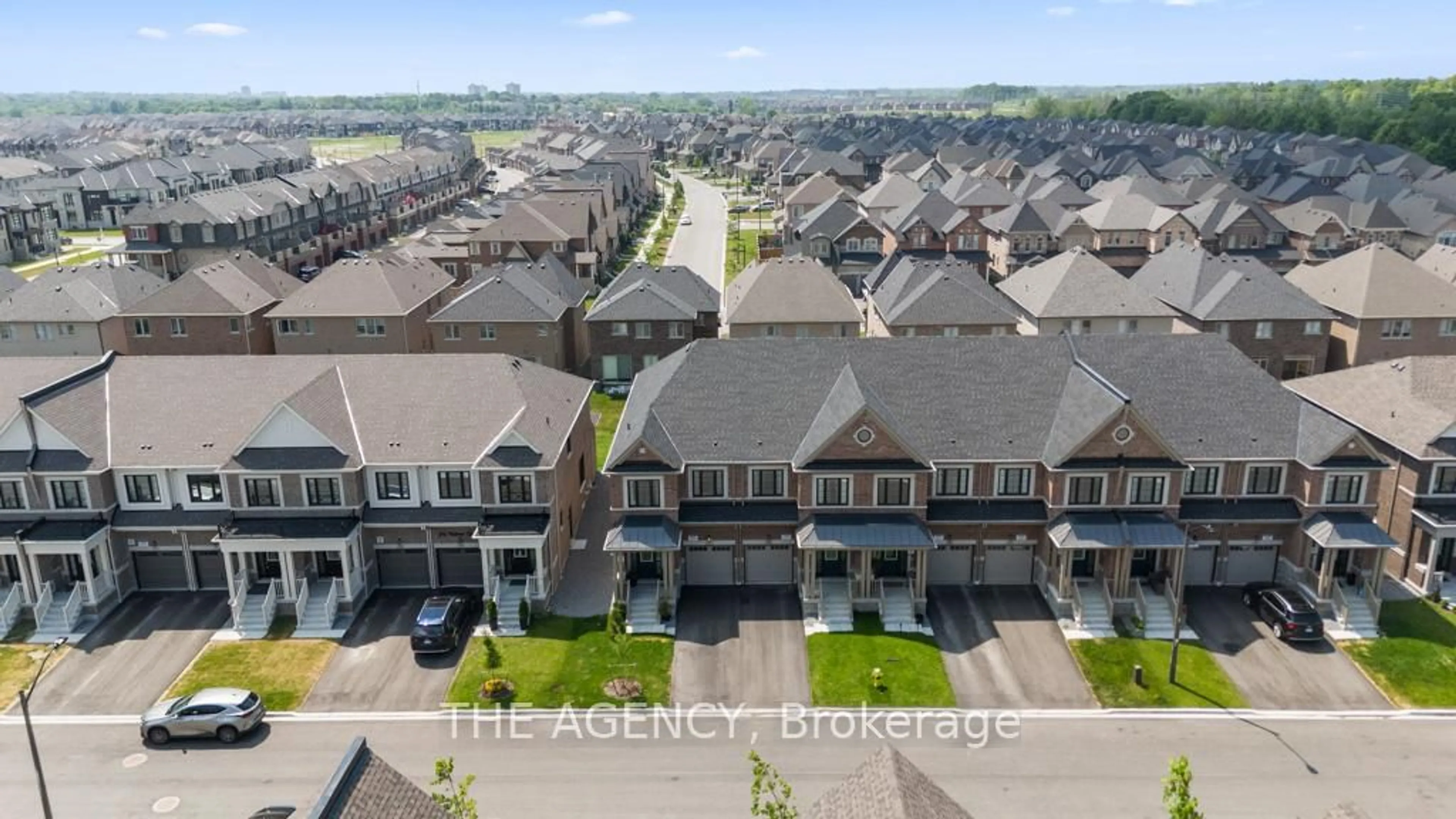 A pic from outside/outdoor area/front of a property/back of a property/a pic from drone, street for 52 Velvet Dr, Whitby Ontario L1P 0P6