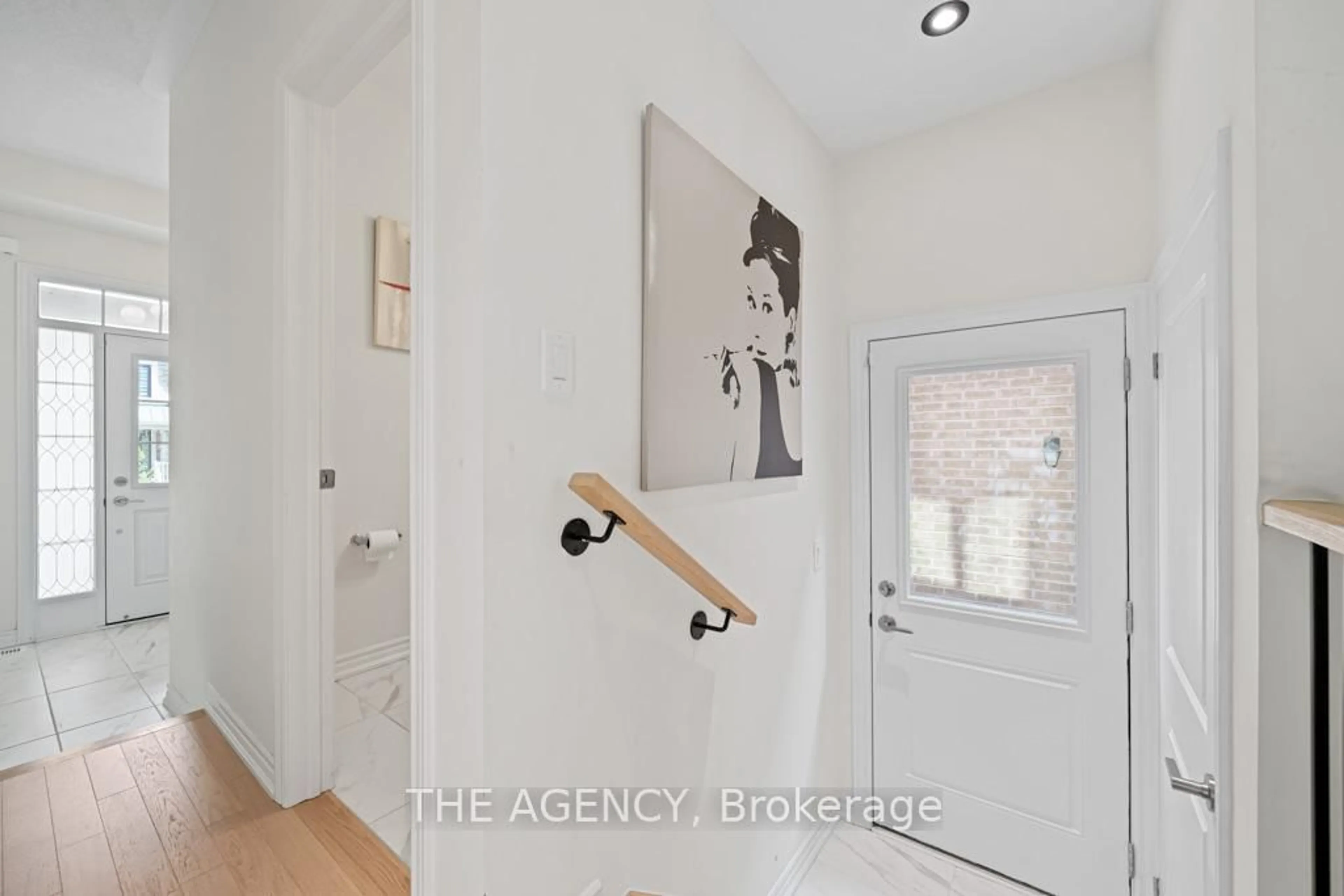 Indoor entryway for 52 Velvet Dr, Whitby Ontario L1P 0P6