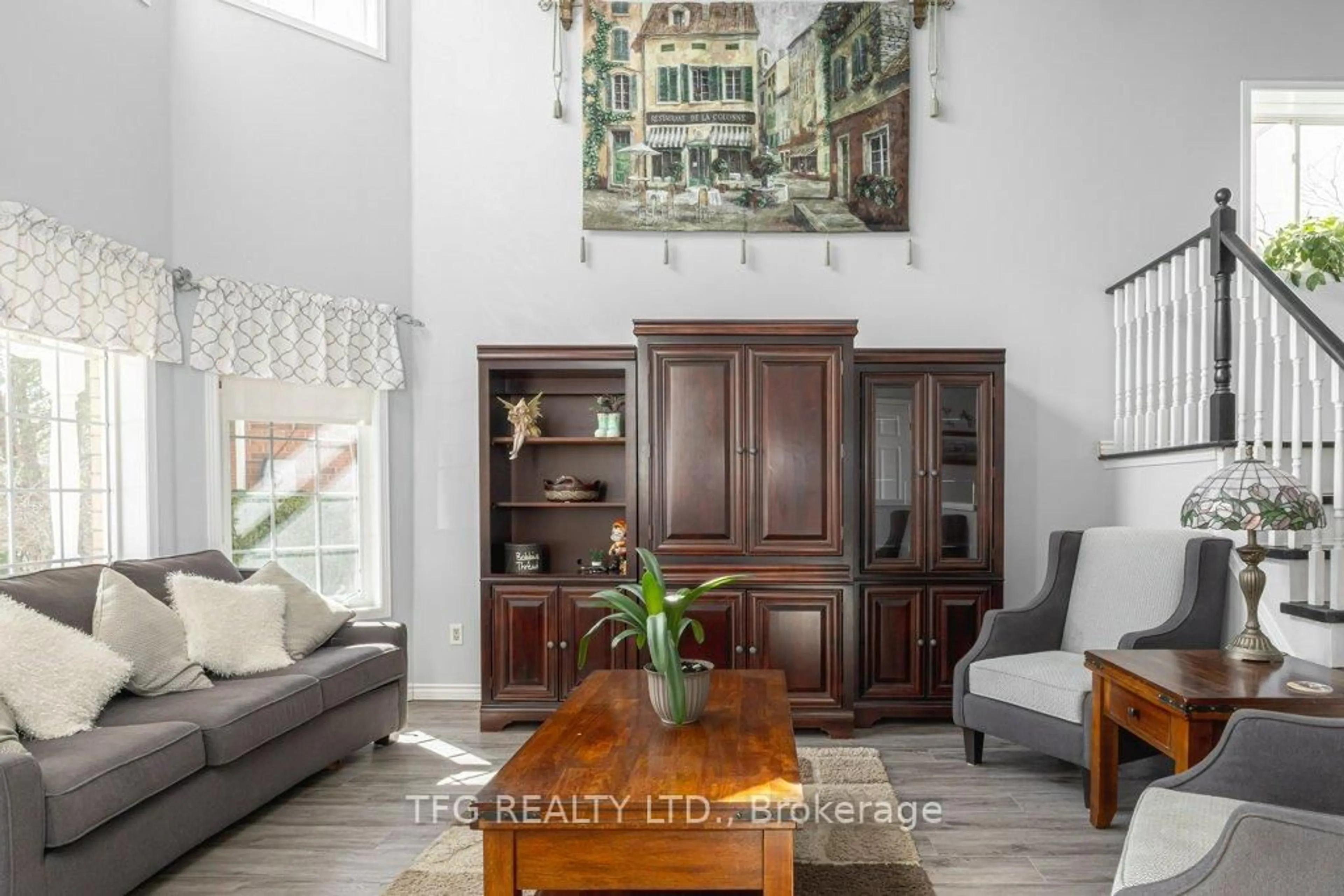 Living room with furniture, unknown for 56 Perryview Dr, Scugog Ontario L9L 1T5