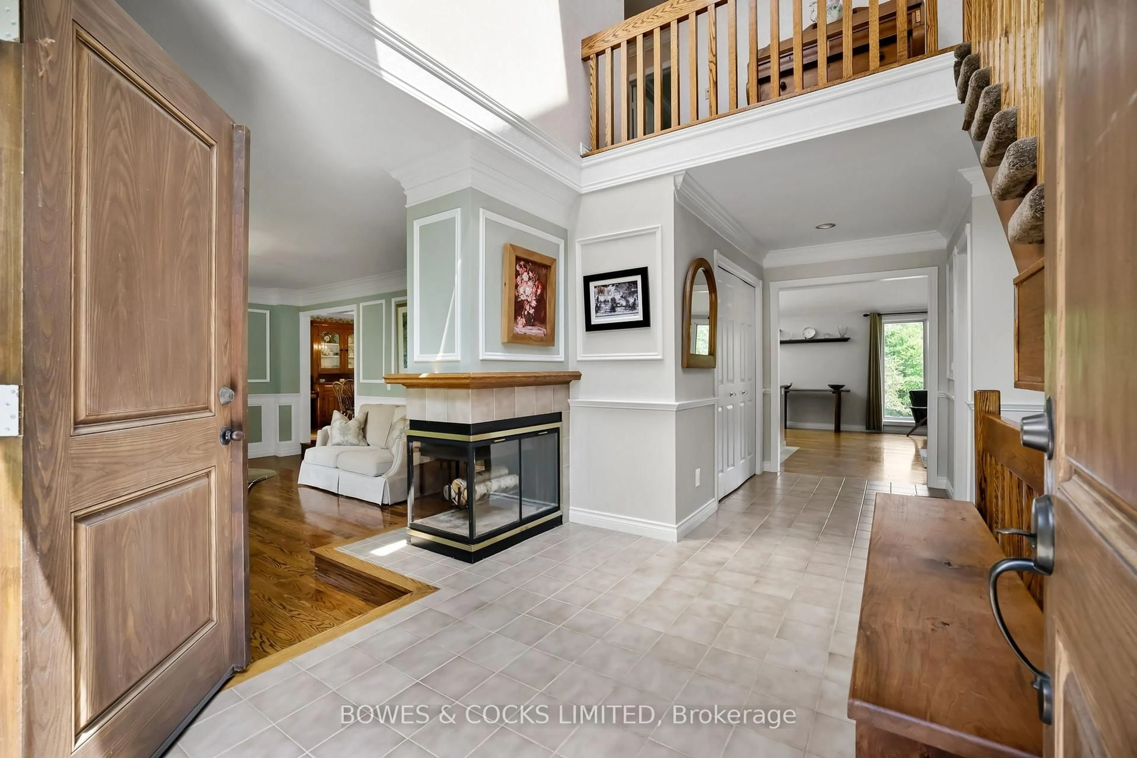 Indoor foyer for 3255 Pollard Rd, Clarington Ontario K0L 2W0