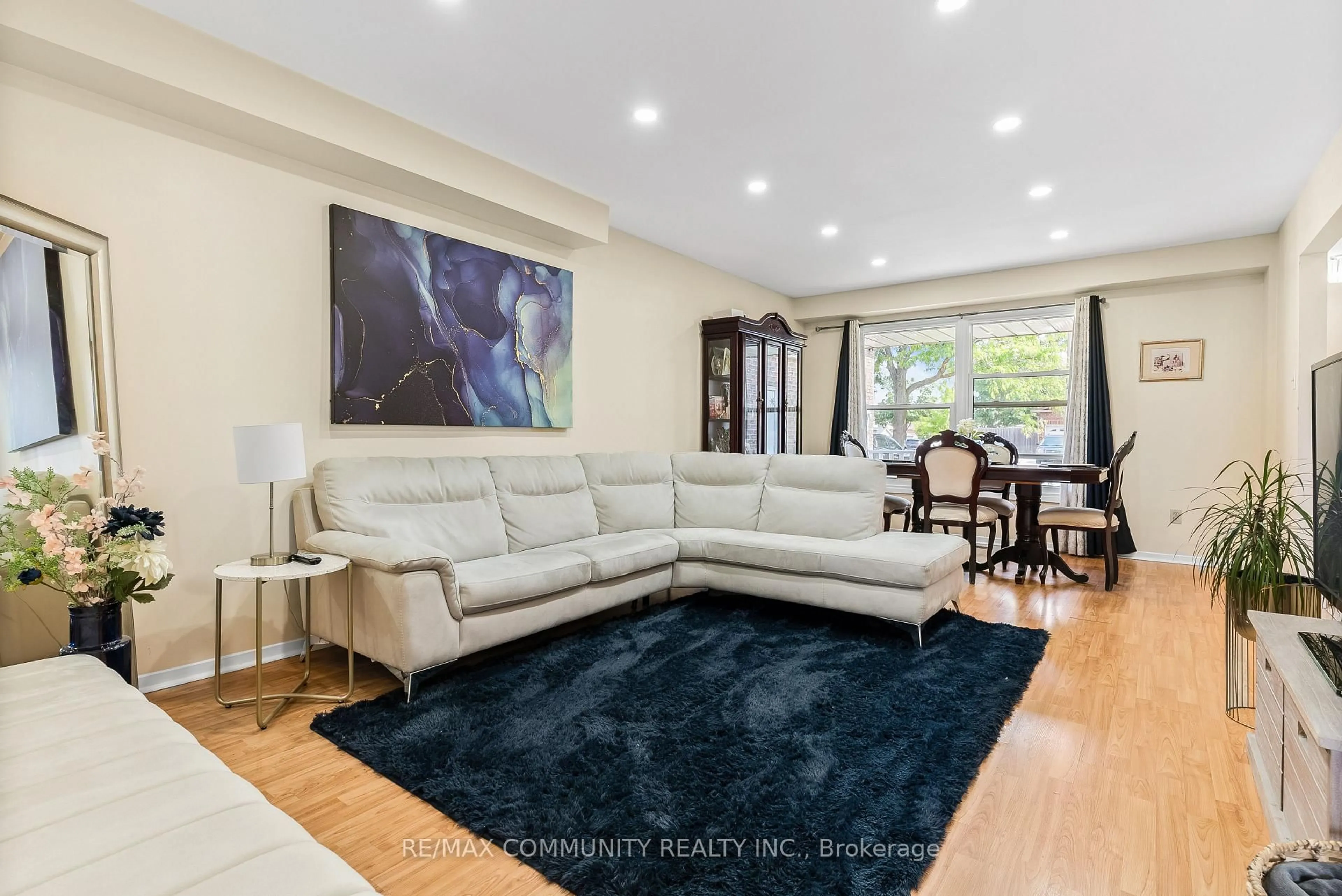 Living room with furniture, unknown for 20 Courtlands Dr, Toronto Ontario M1B 4N5
