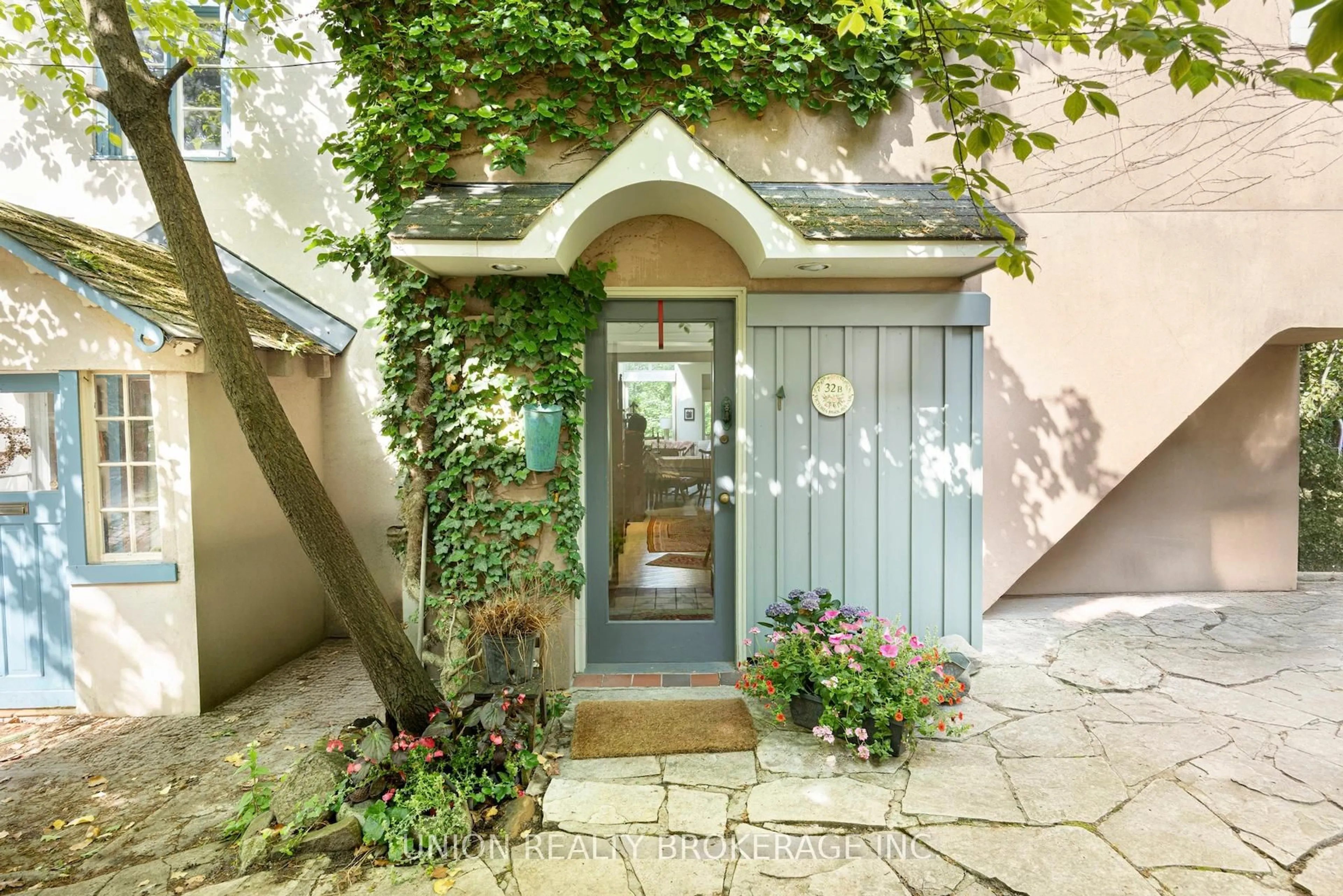 Indoor entryway for 32B Victoria Park Ave, Toronto Ontario ON M4E 3R9