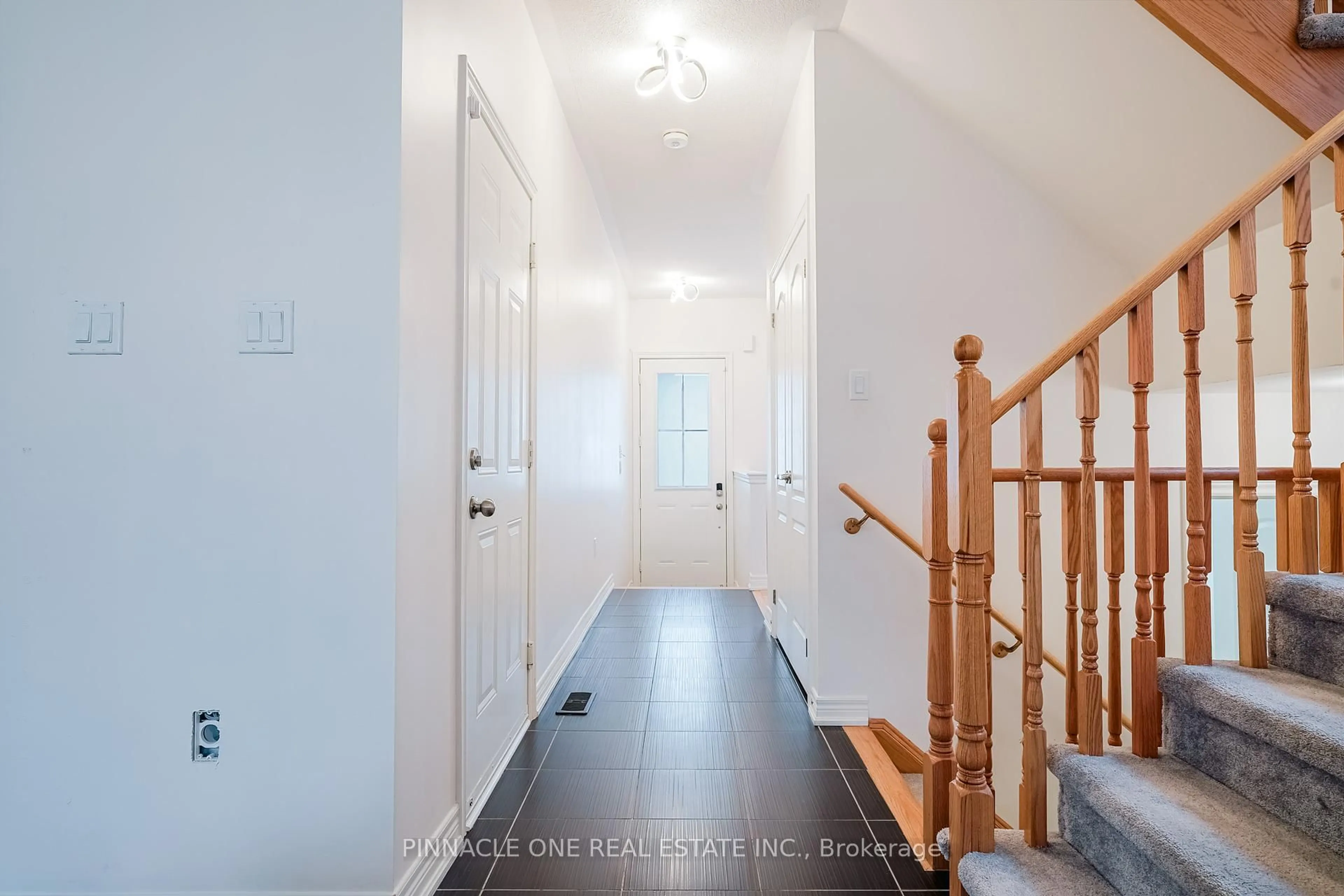 Indoor entryway for 15 Tait Cres, Clarington Ontario L1C 7G7