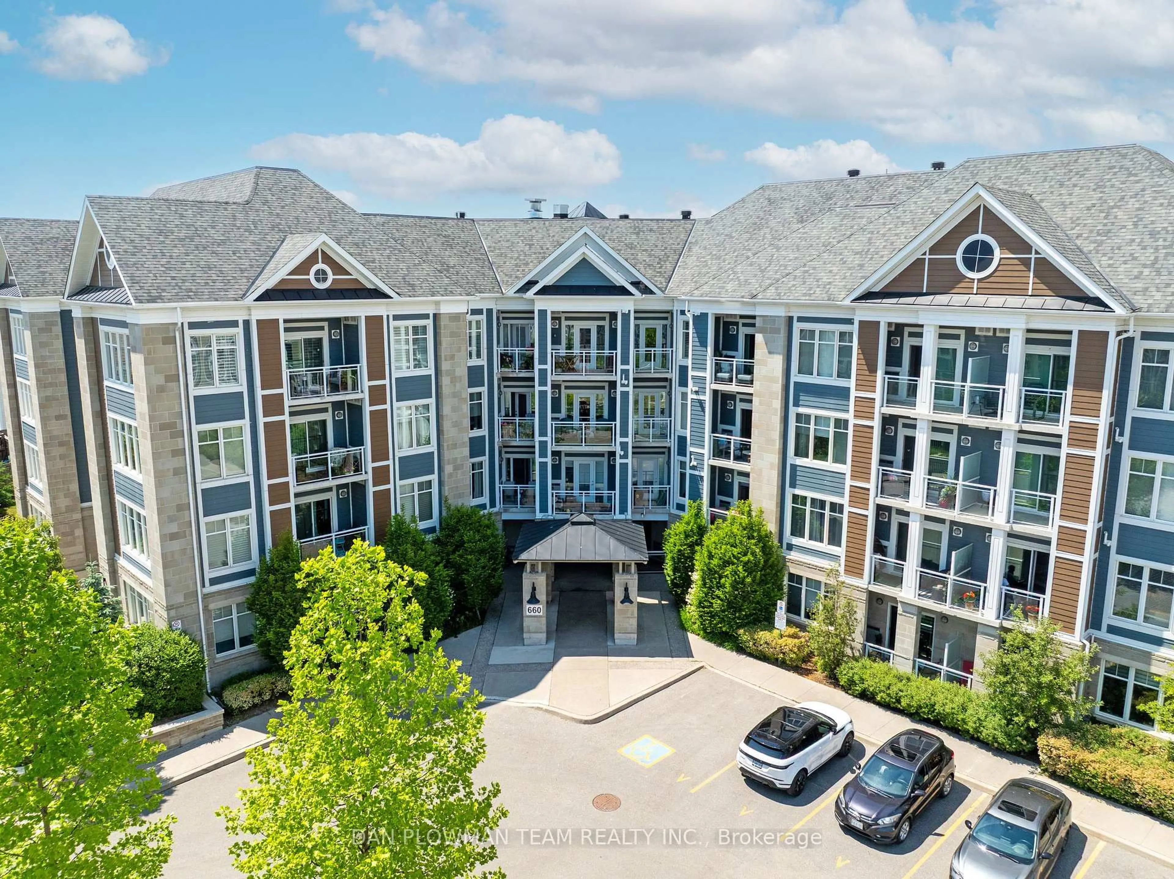 A pic from outside/outdoor area/front of a property/back of a property/a pic from drone, unknown for 660 Gordon St #113, Whitby Ontario L1N 0L1