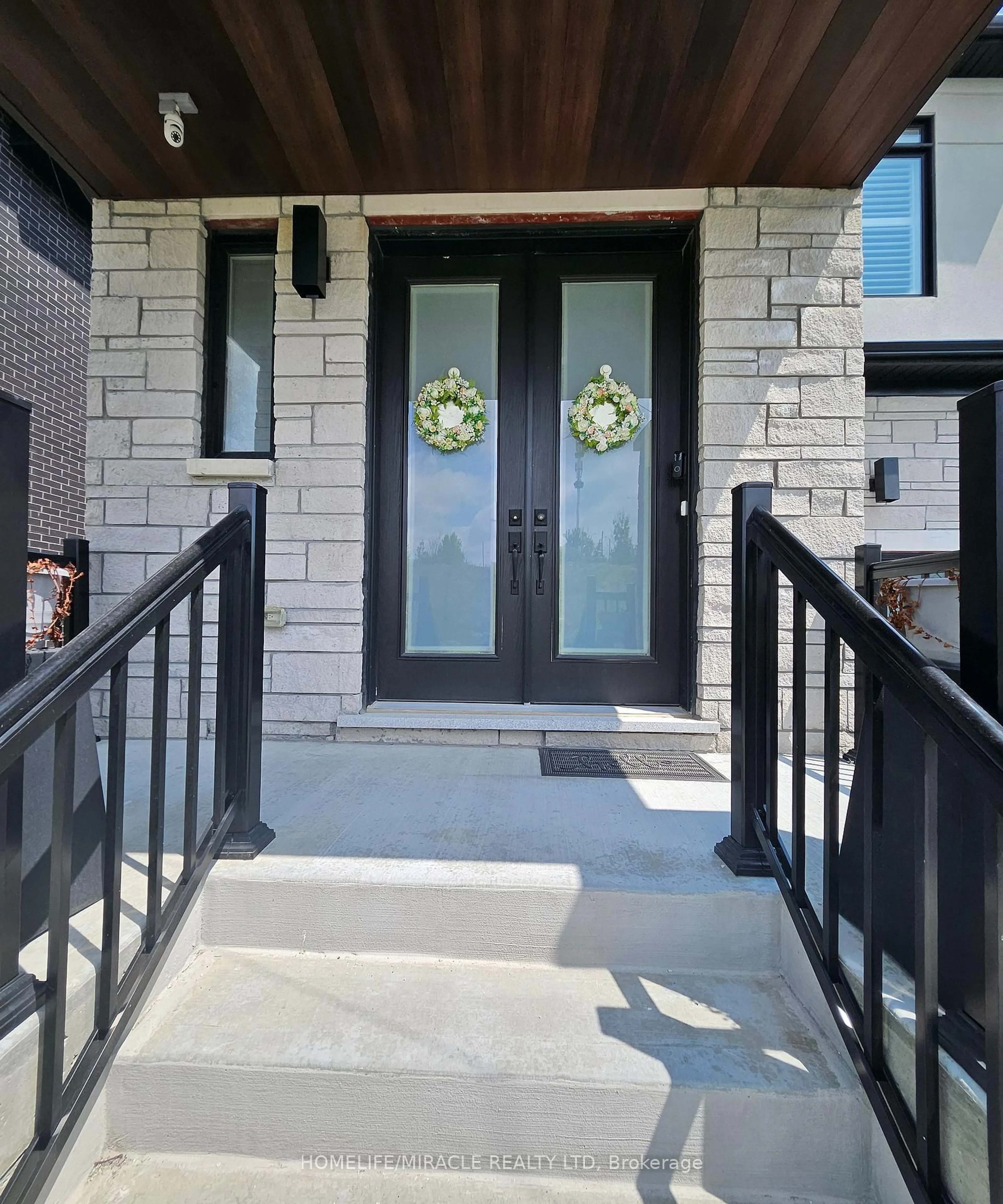 Indoor entryway for 158 Ogston Cres, Whitby Ontario L1P 0H3