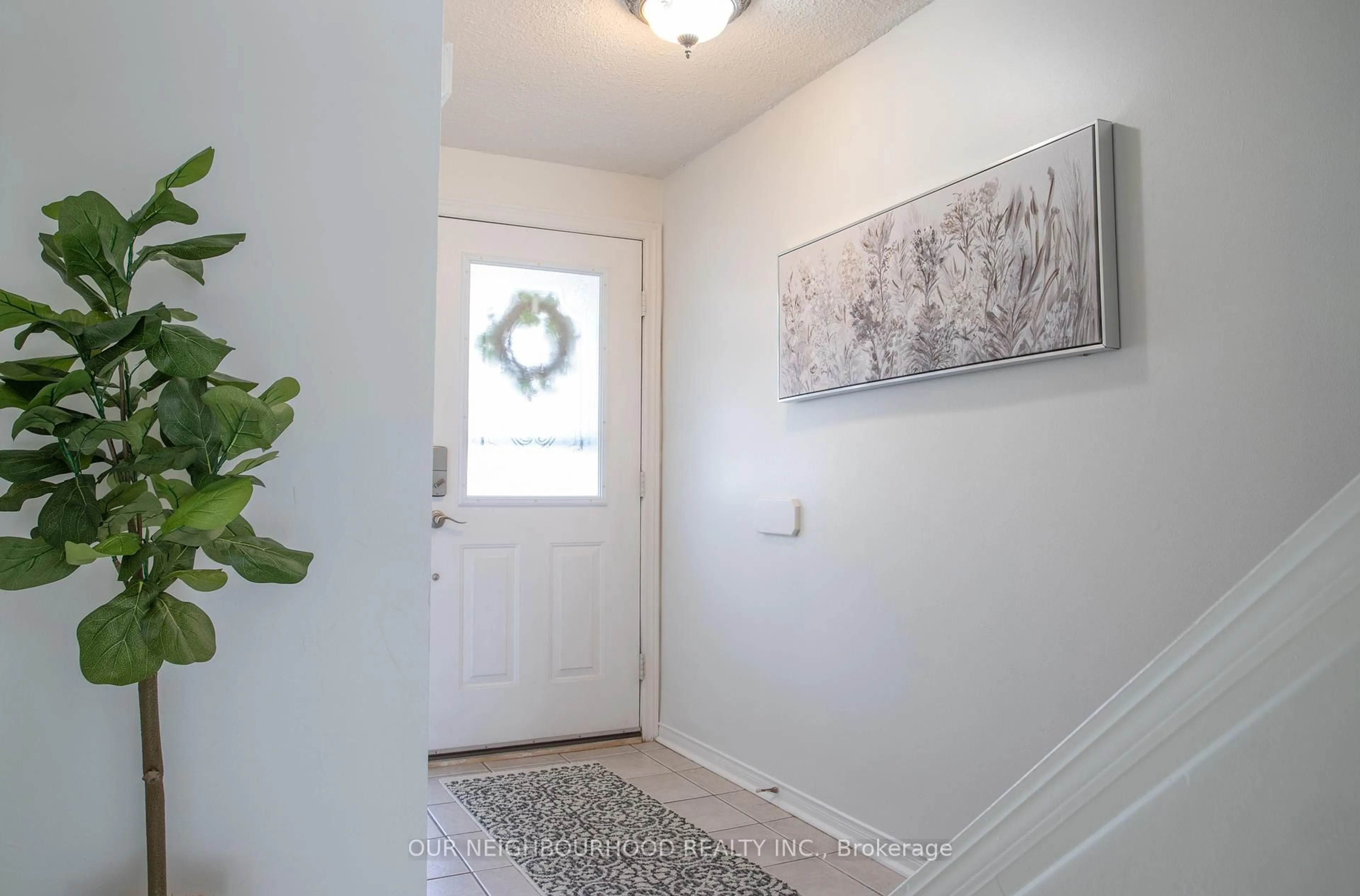 Indoor entryway for 221 Ormond Dr #E9, Oshawa Ontario L1G 6T7