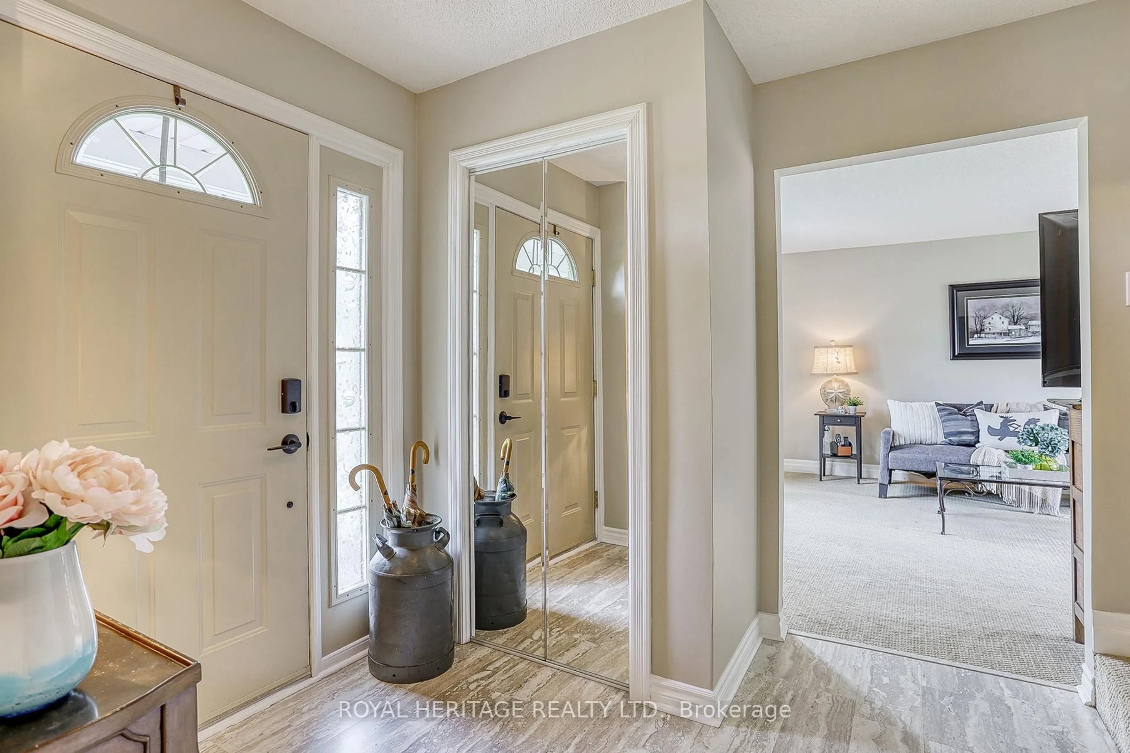 Indoor entryway for 811 Third Concession Rd, Pickering Ontario L1X 2R4