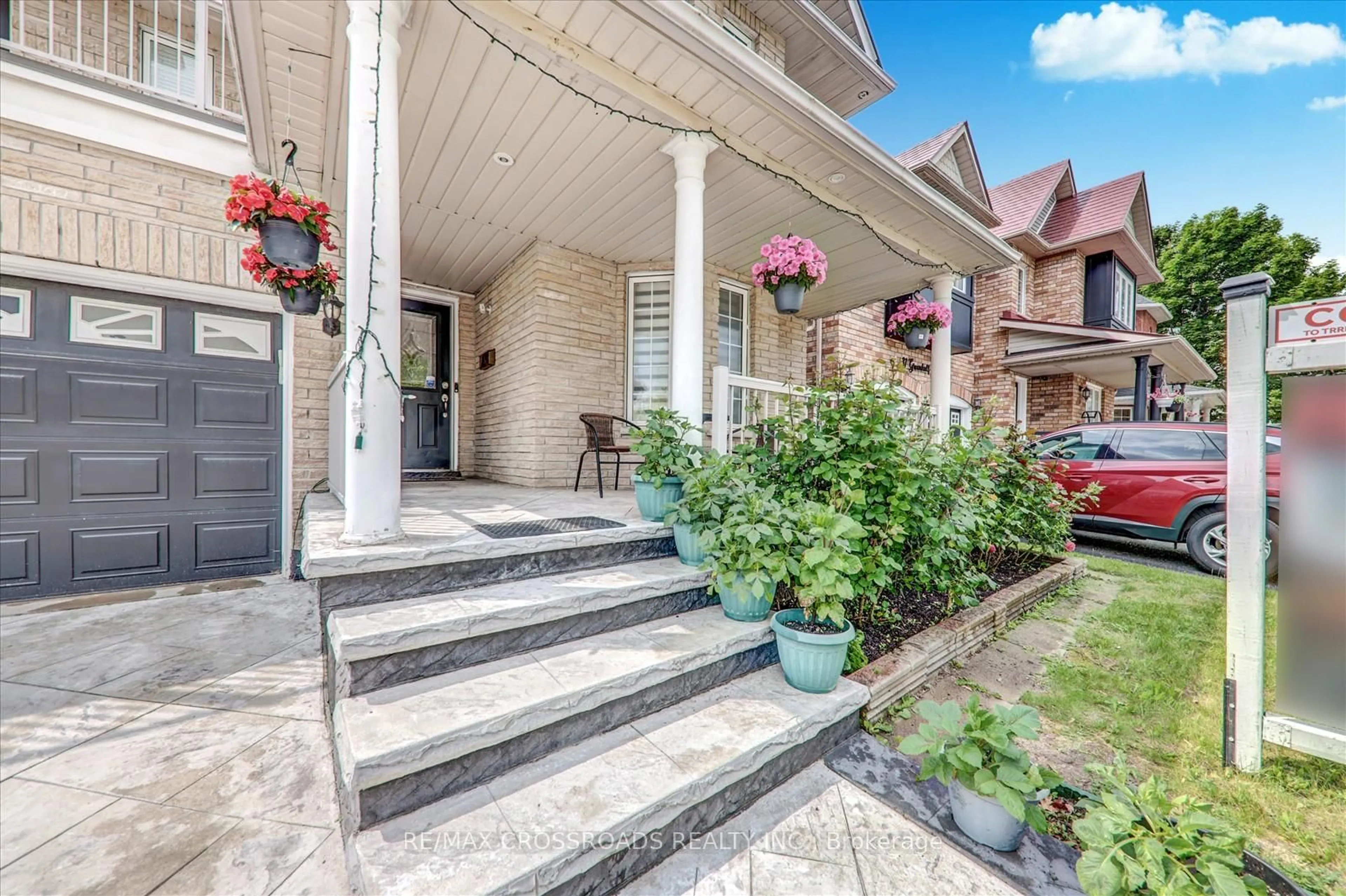 Patio, street for 33 Greenhalf Dr, Ajax Ontario L1S 7N7