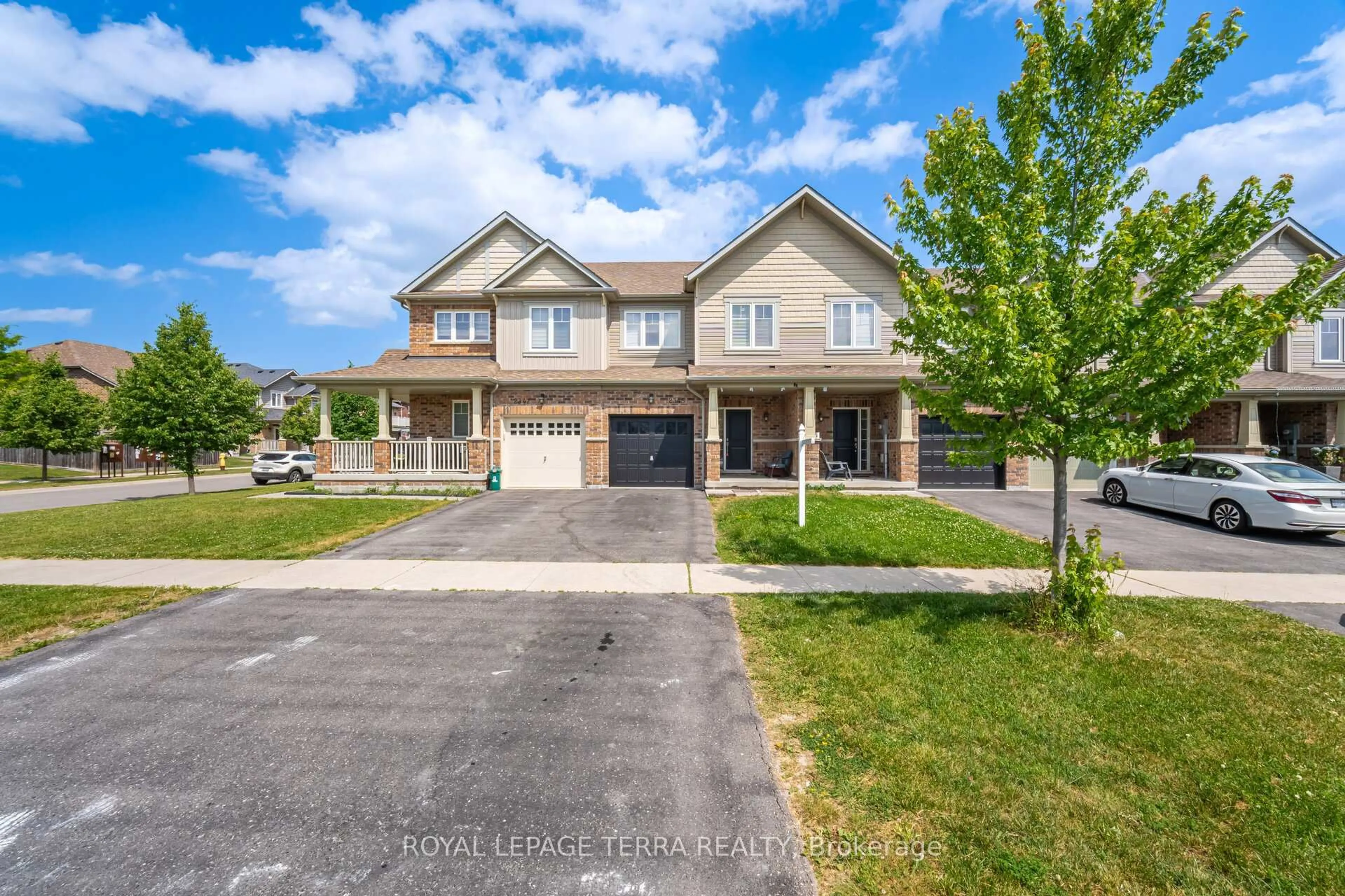 A pic from outside/outdoor area/front of a property/back of a property/a pic from drone, street for 2345 Steeplechase St, Oshawa Ontario L1L 0C1