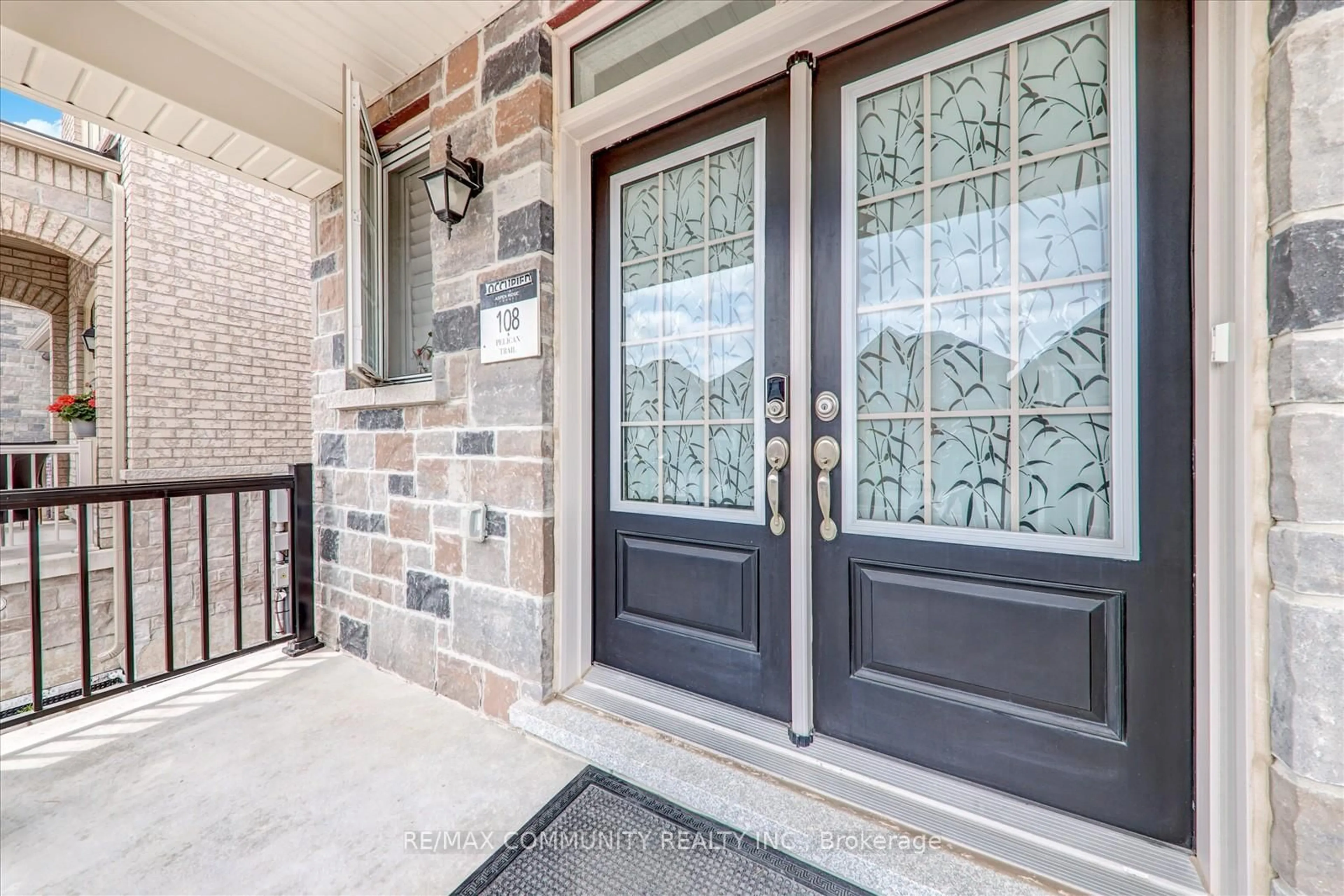 Indoor entryway for 1034 Pelican Tr, Pickering Ontario L1X 0G7