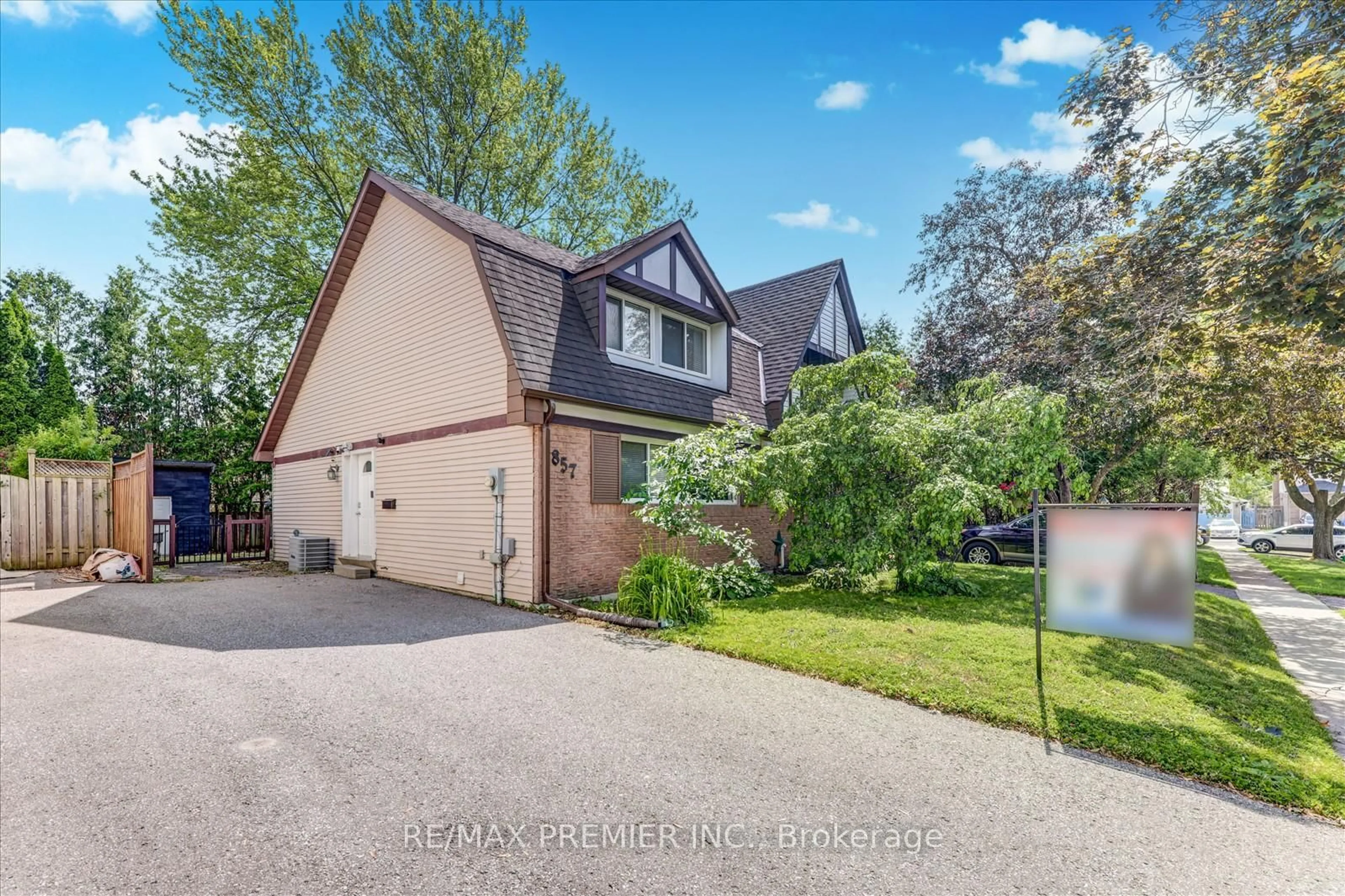 A pic from outside/outdoor area/front of a property/back of a property/a pic from drone, street for 857 Traddles Ave, Oshawa Ontario L1K 1N7