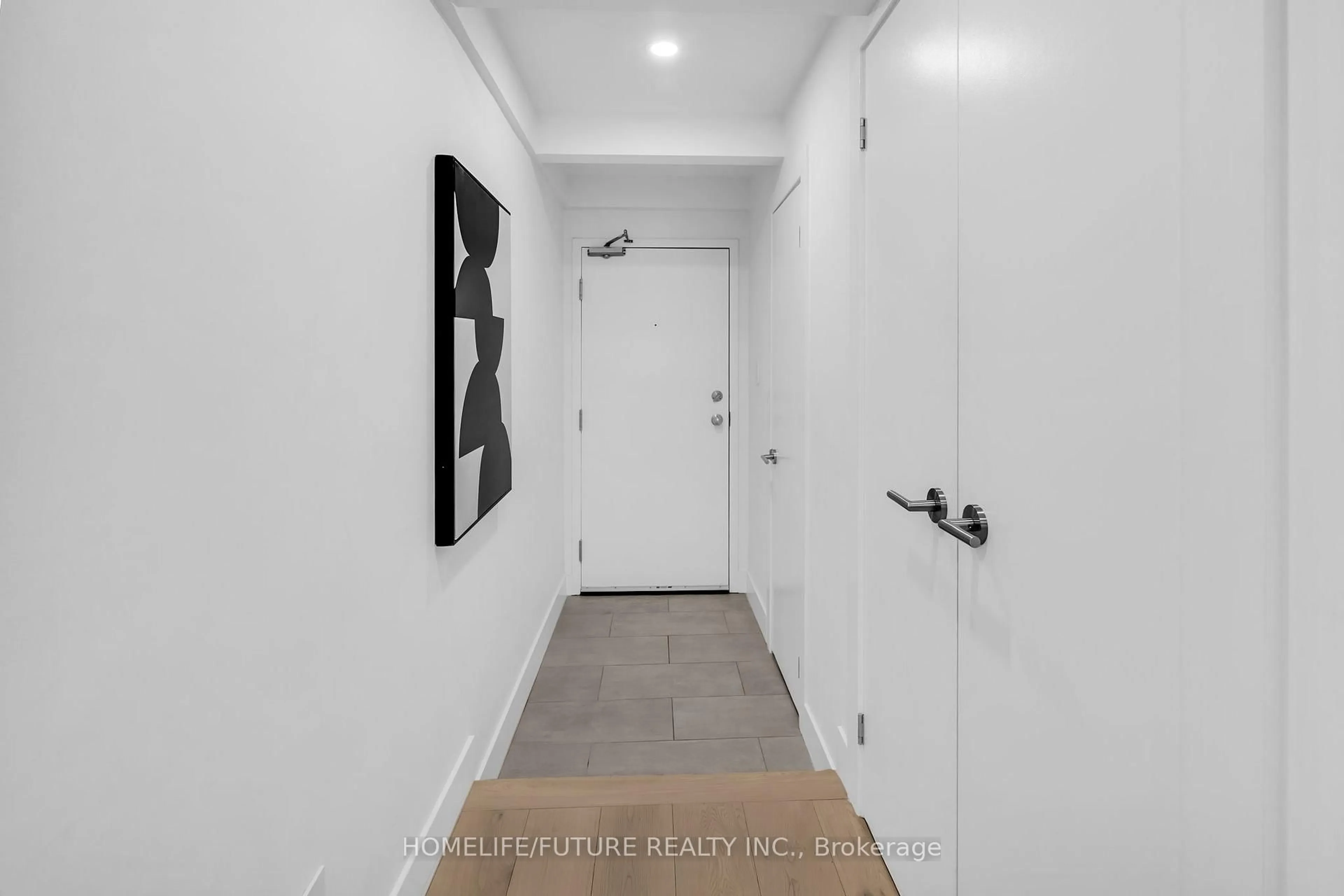 Indoor entryway for 660 Pape Ave #102, Toronto Ontario M4K 3S5
