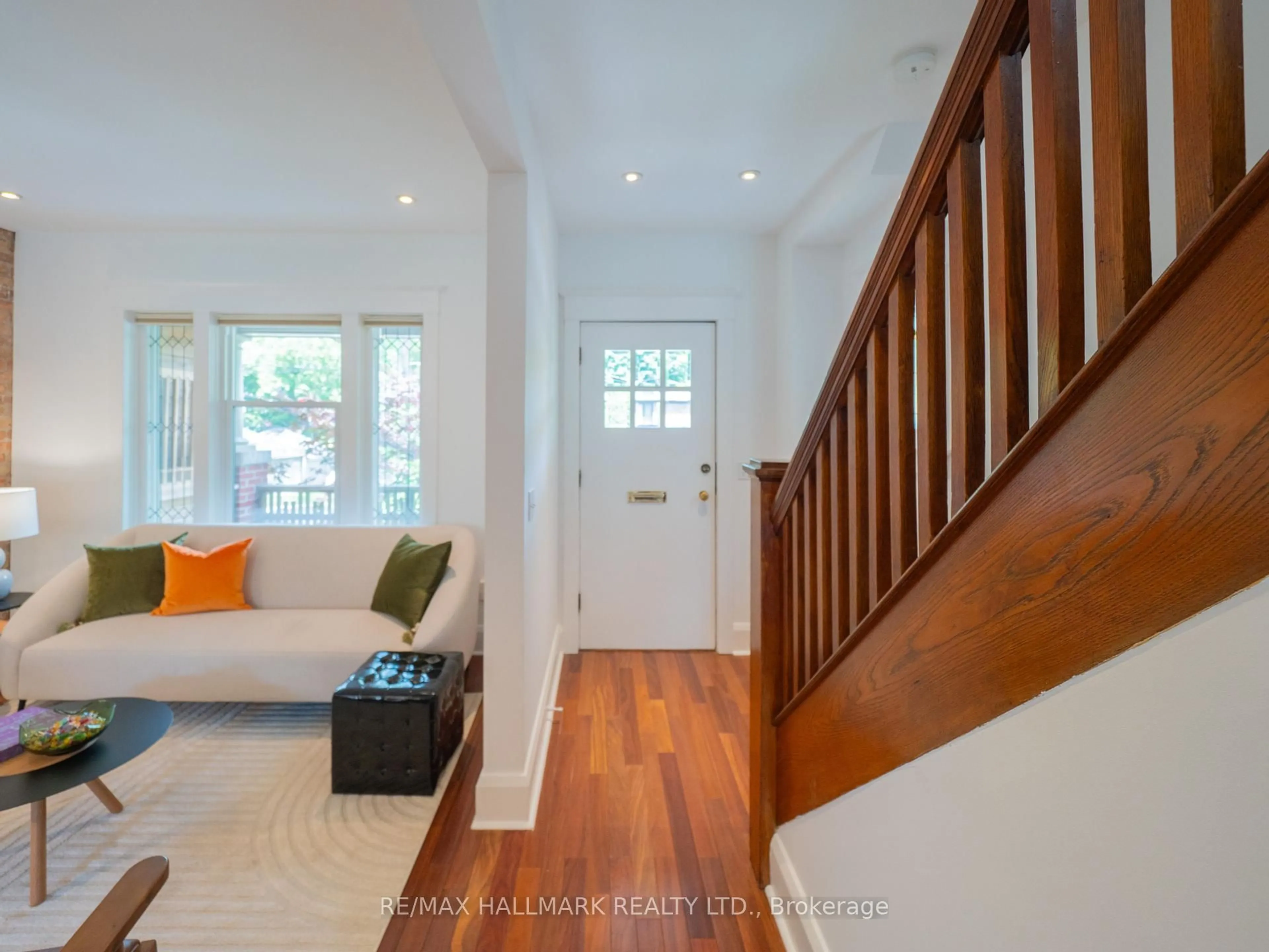 Indoor entryway for 51 Bain Ave, Toronto Ontario M4K 1E5