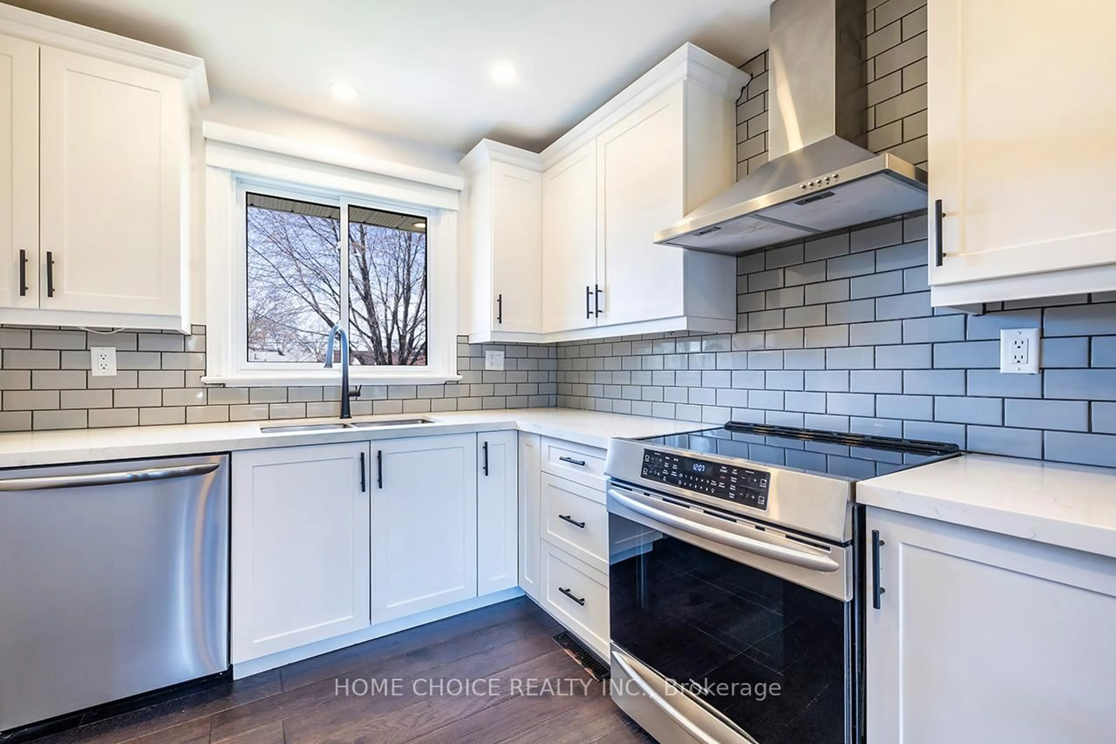 Open concept kitchen, ceramic/tile floor for 288 Windsor St, Oshawa Ontario L1H 6G6