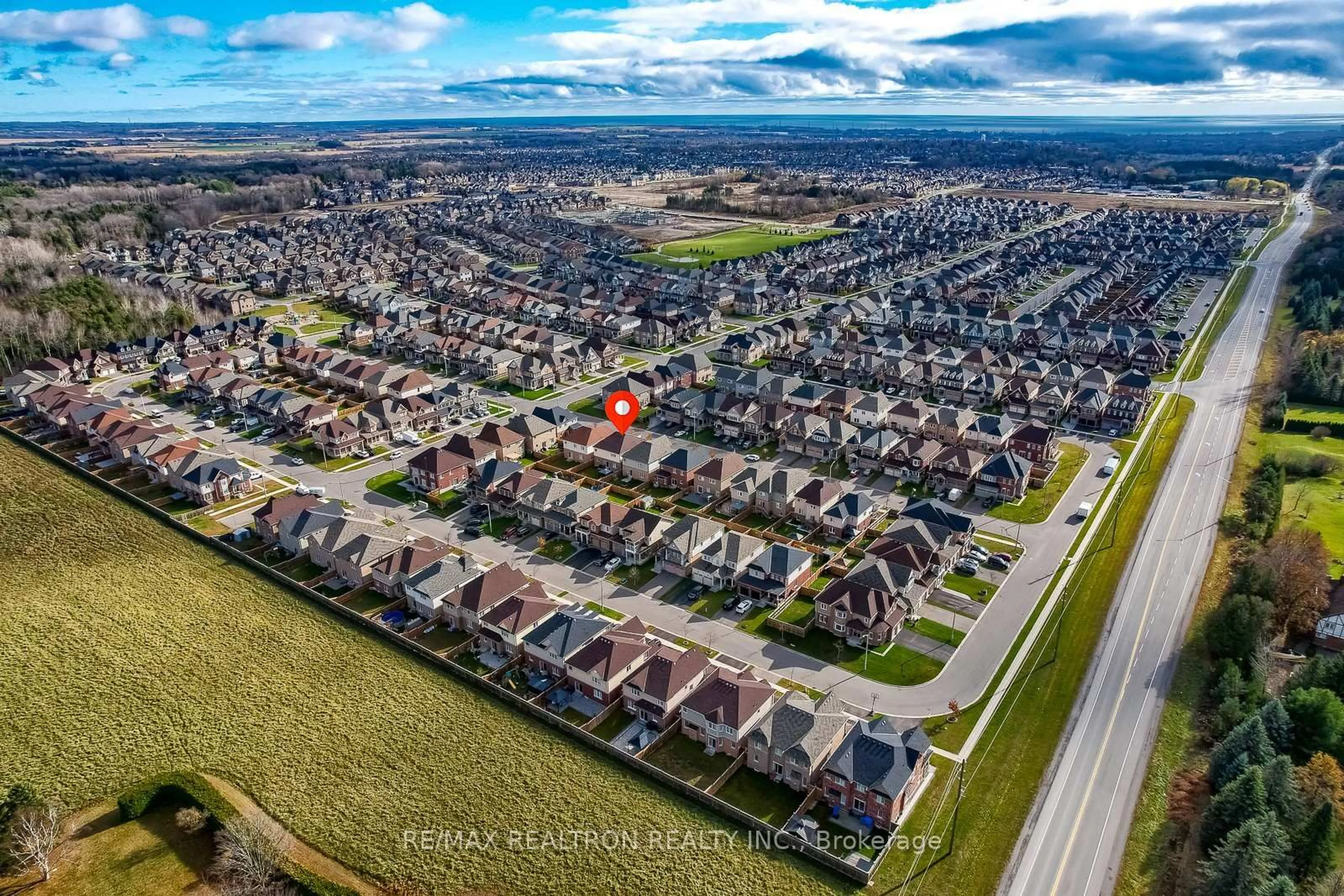 A pic from outside/outdoor area/front of a property/back of a property/a pic from drone, street for 50 Henry Smith Ave, Clarington Ontario L1C 0W1