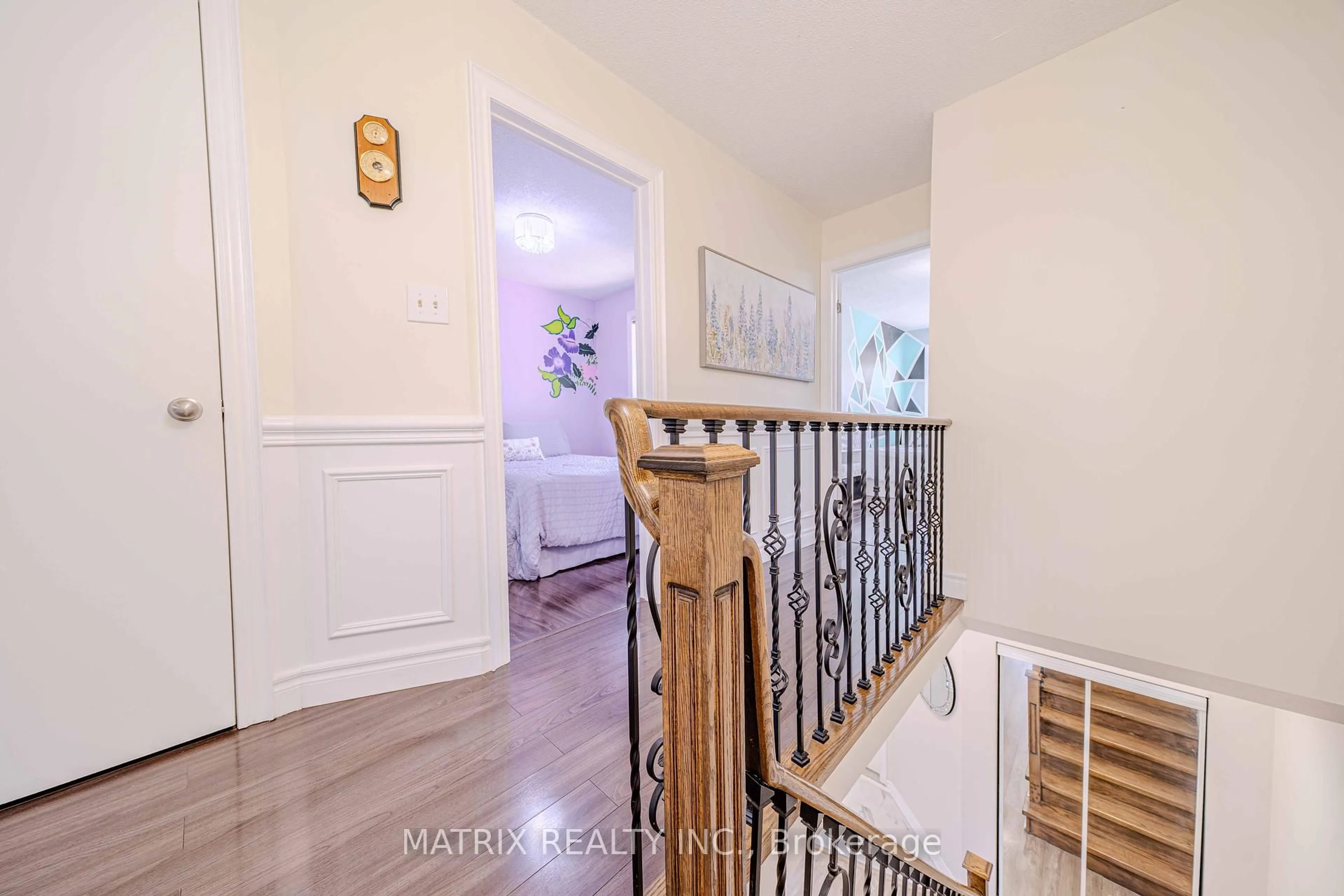 Indoor entryway for 2151 Denby Dr, Pickering Ontario L1X 1Z4