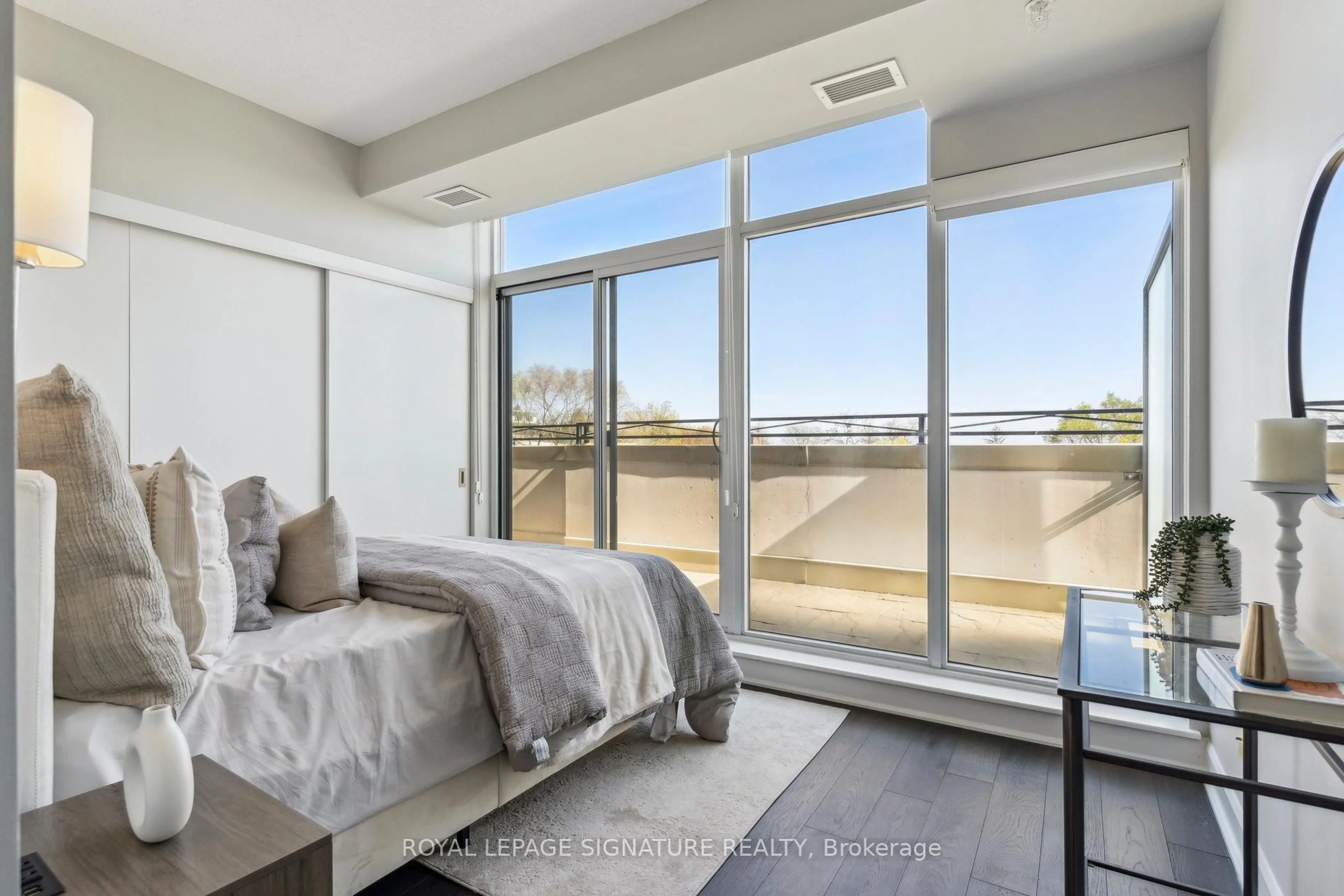 A pic of a room for 580 Kingston Rd #504, Toronto Ontario M4E 1P9