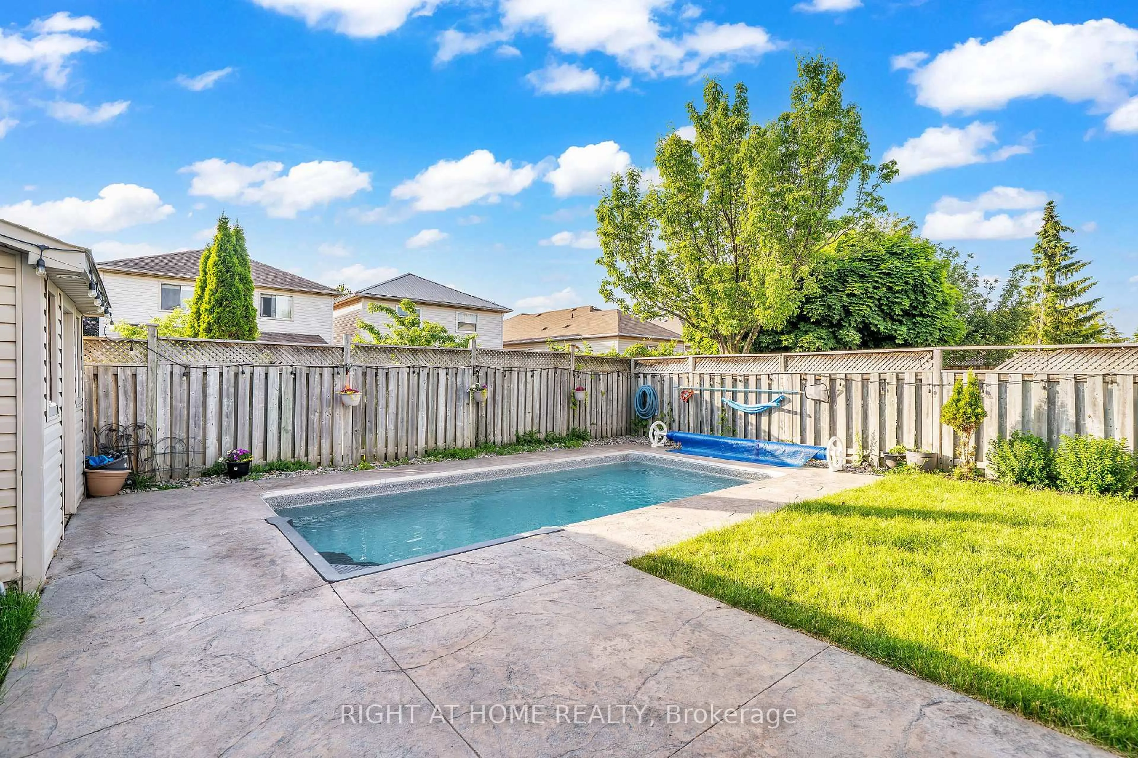 Pool for 632 Longworth Ave, Clarington Ontario L1C 5B8