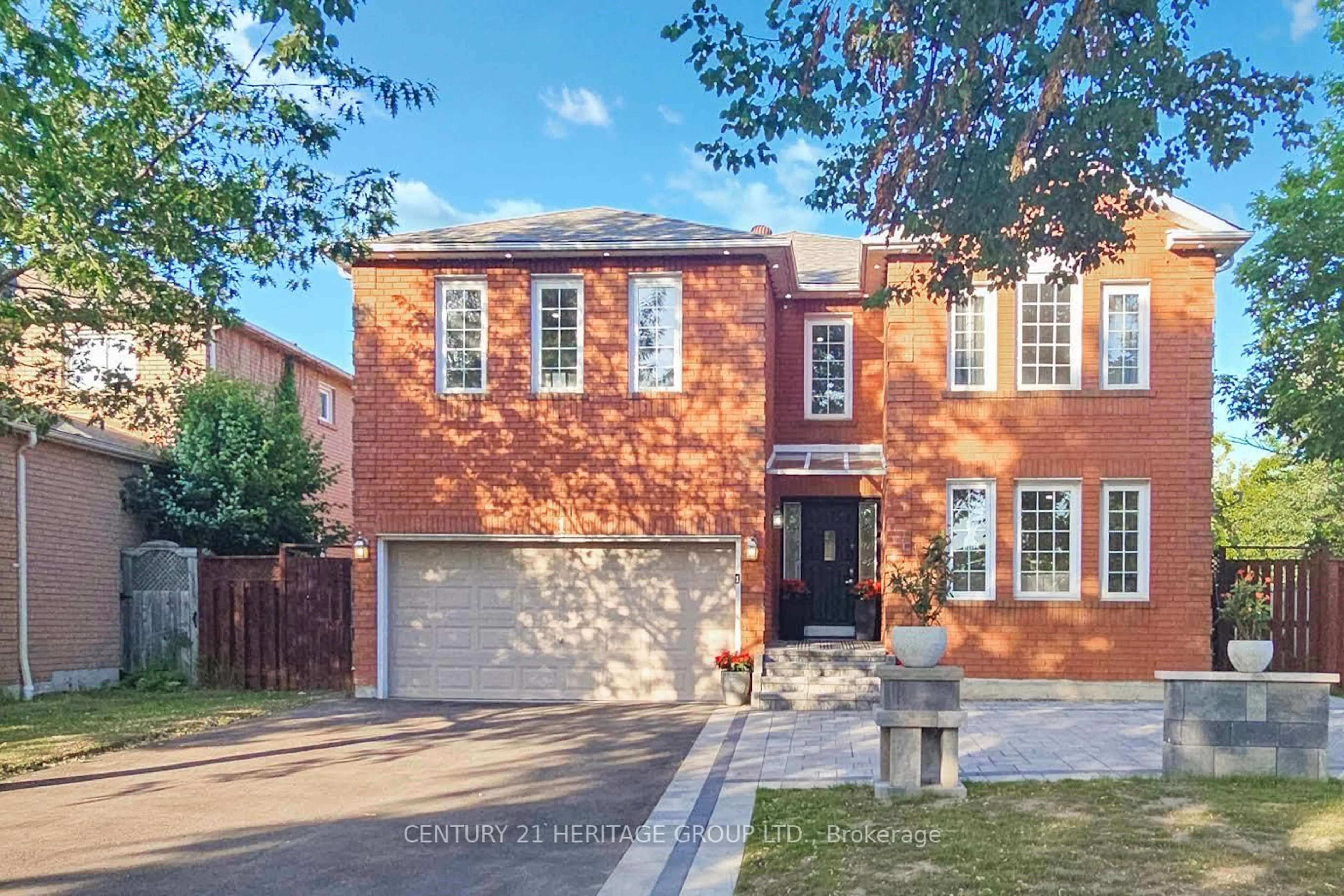 Home with brick exterior material, street for 1 Wigston Crt, Whitby Ontario L1R 2B8