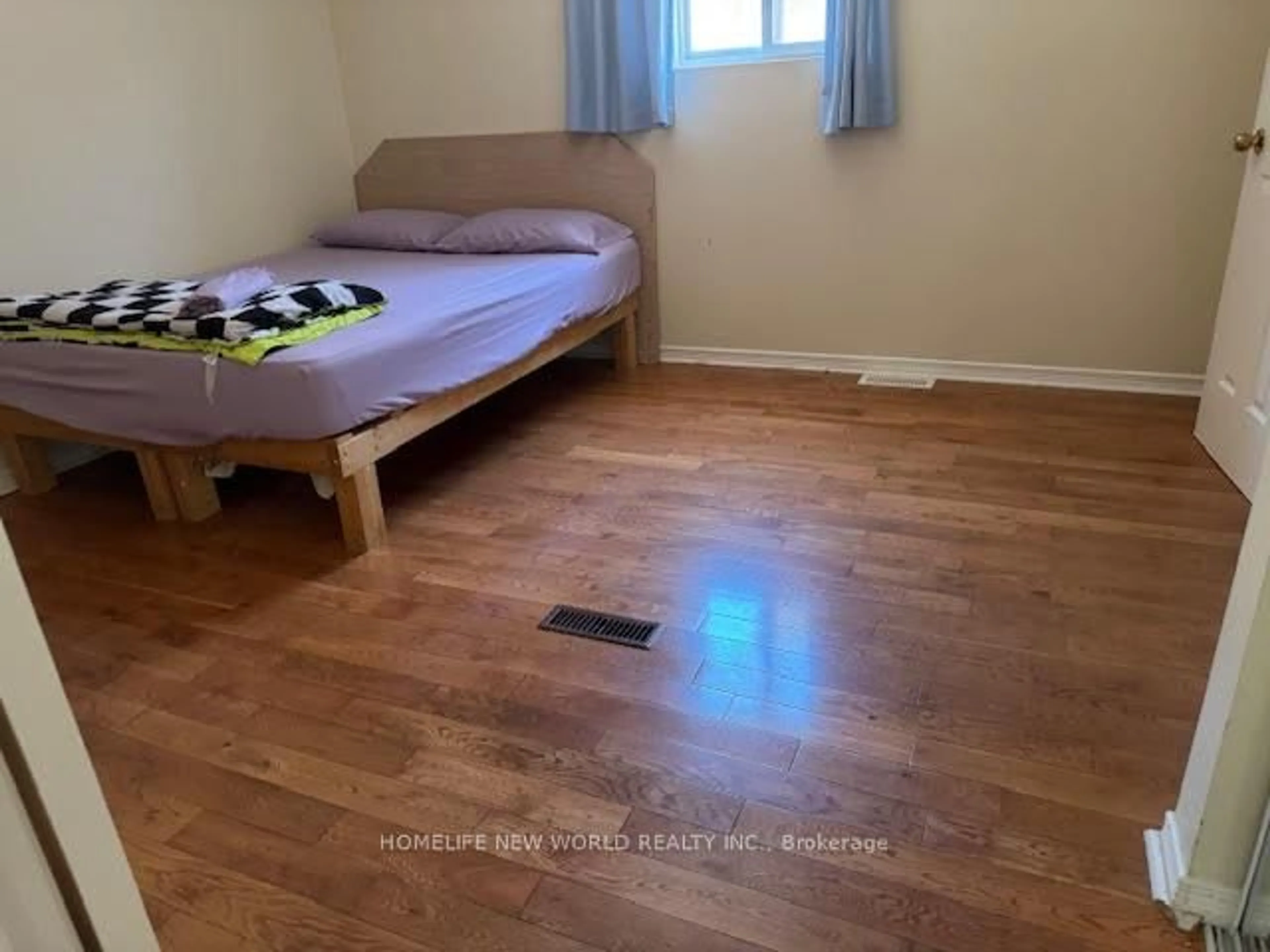 A pic of a room for 112 New Forest Sq, Toronto Ontario M1V 2Z8
