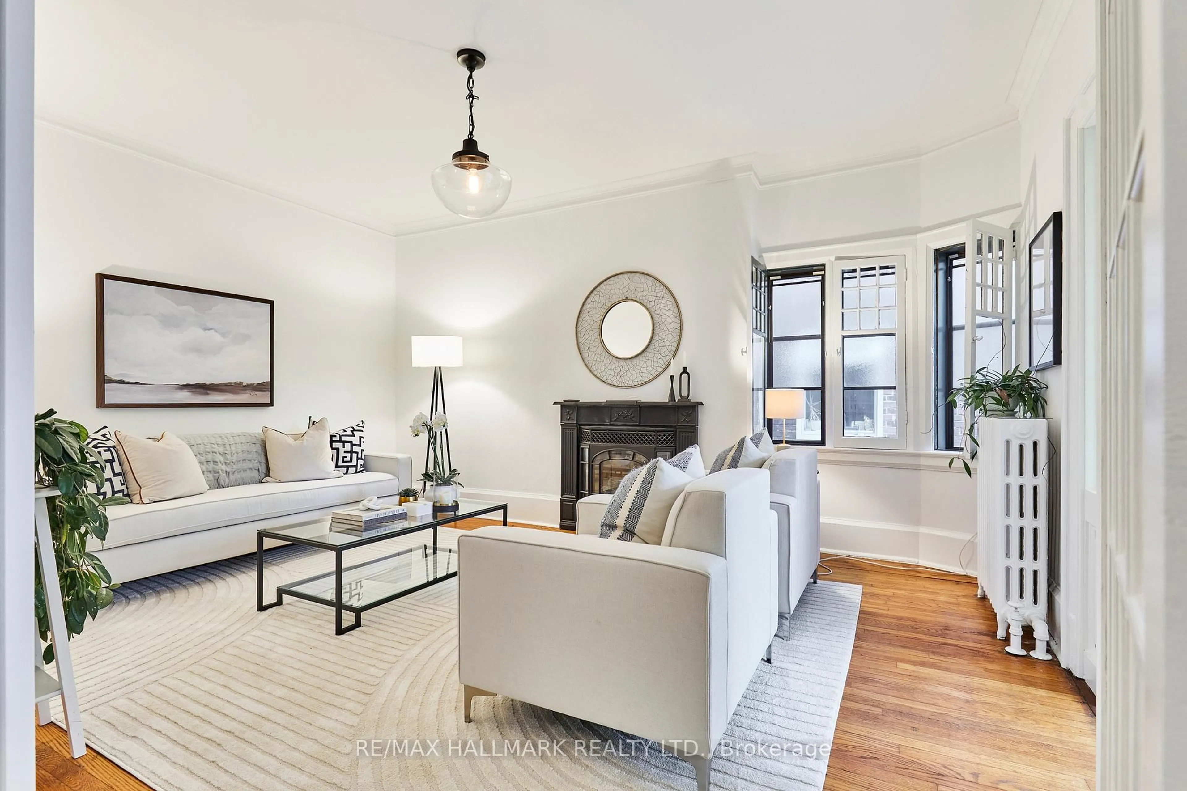 Living room with furniture, unknown for 183 Balsam Ave, Toronto Ontario M4E 3C2