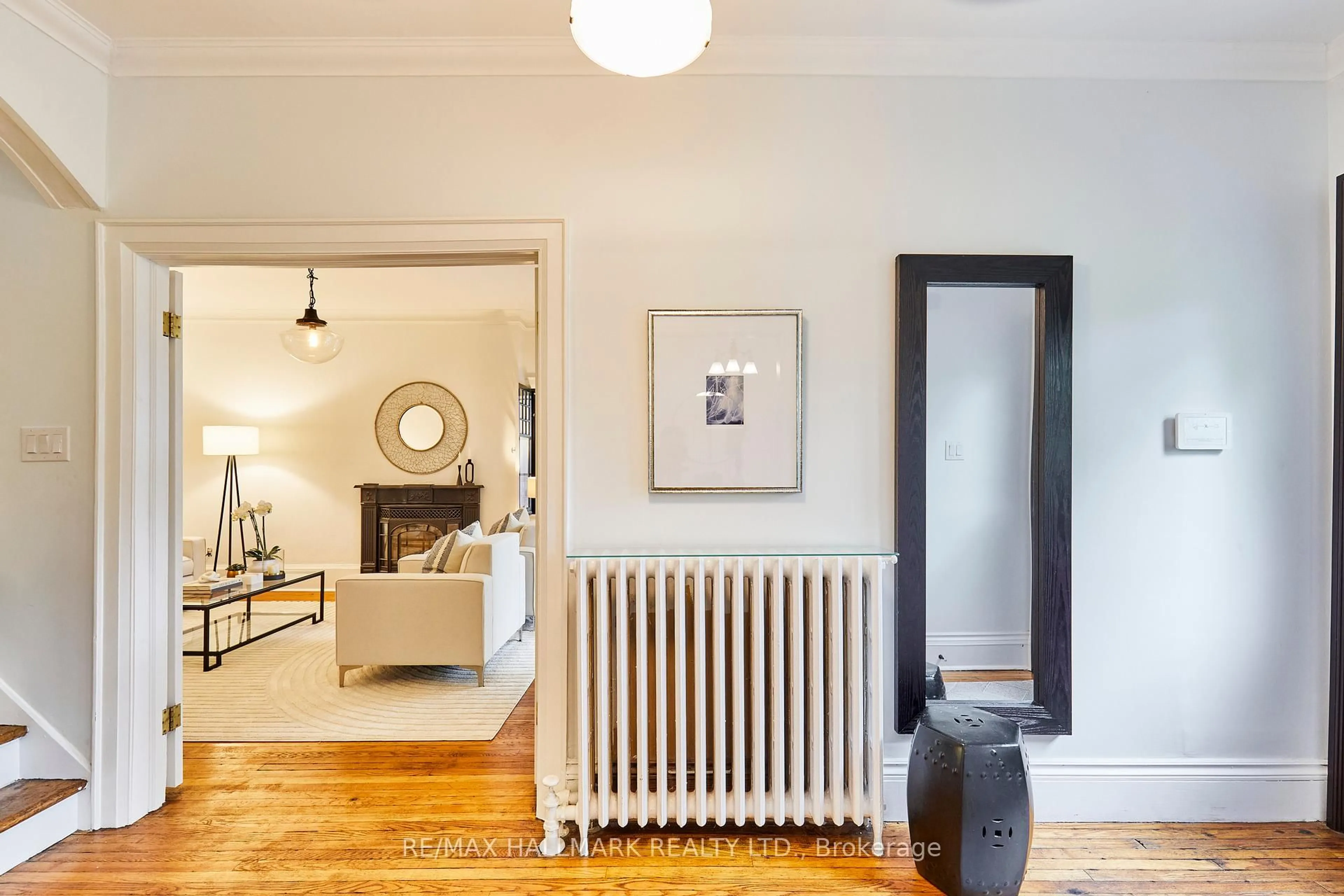 Indoor entryway for 183 Balsam Ave, Toronto Ontario M4E 3C2