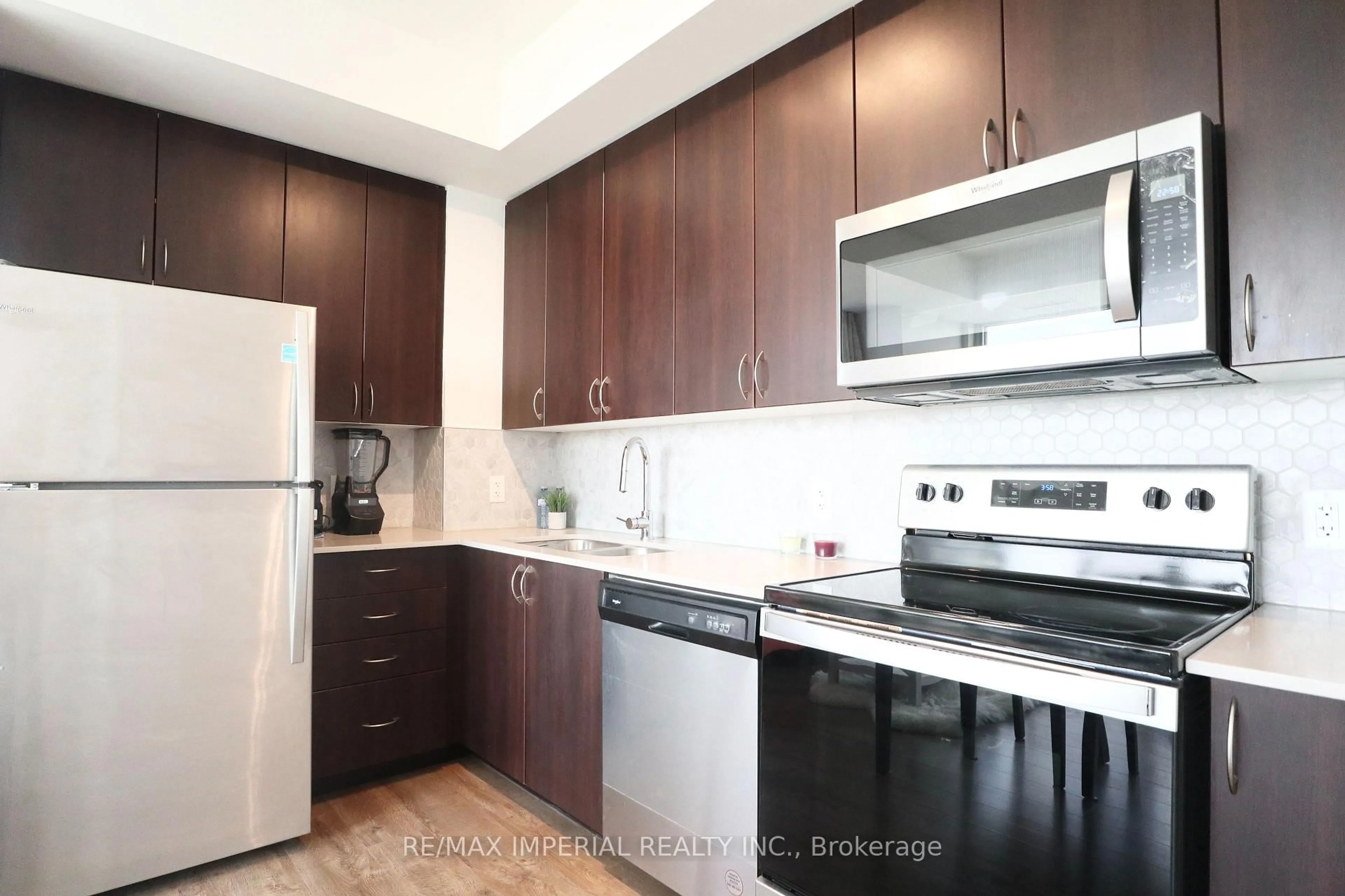 Standard kitchen, unknown for 3220 Sheppard Ave #904, Toronto Ontario M1T 0B7