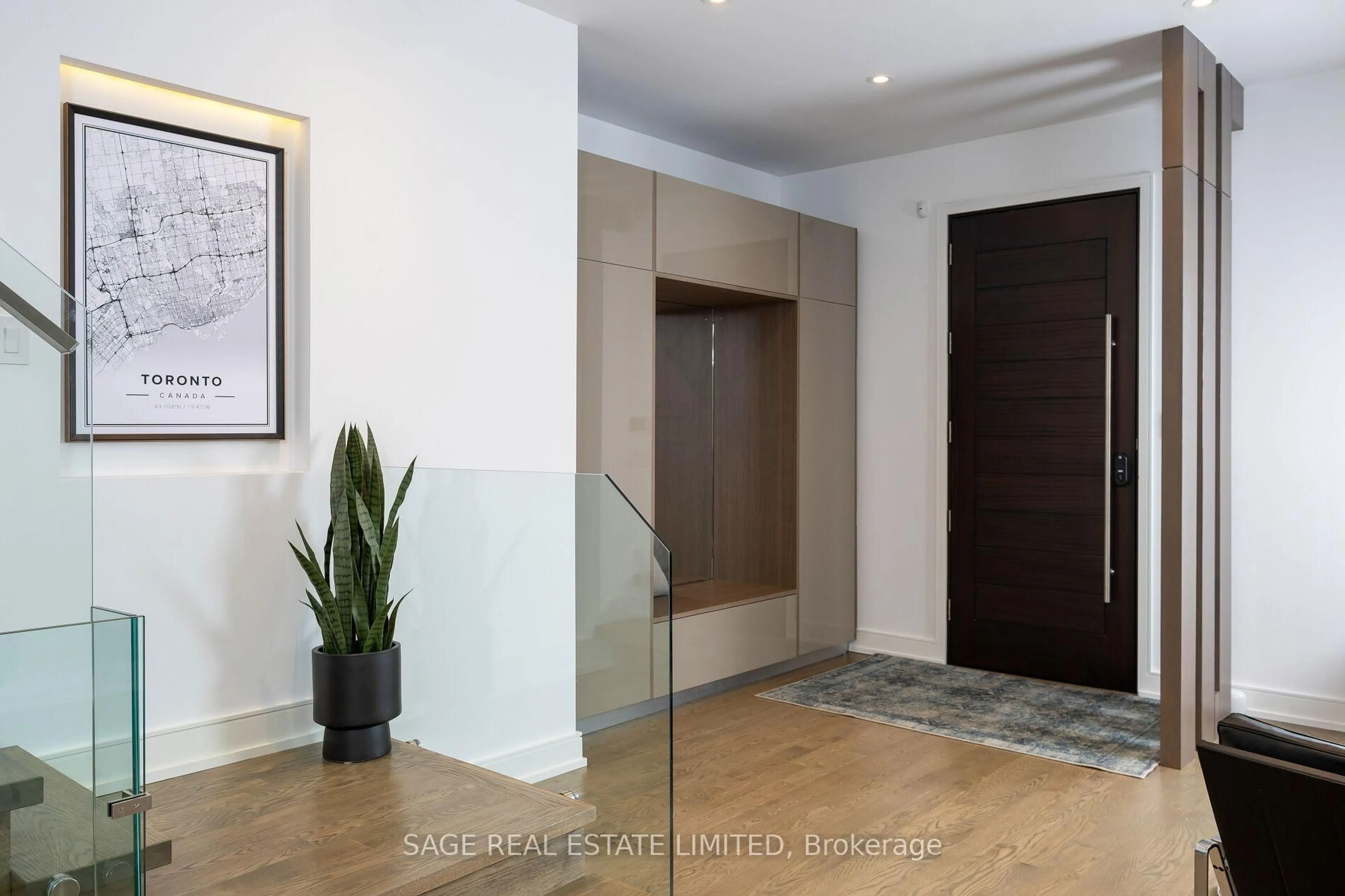 Indoor entryway for 24 Squires Ave, Toronto Ontario M4B 2R3
