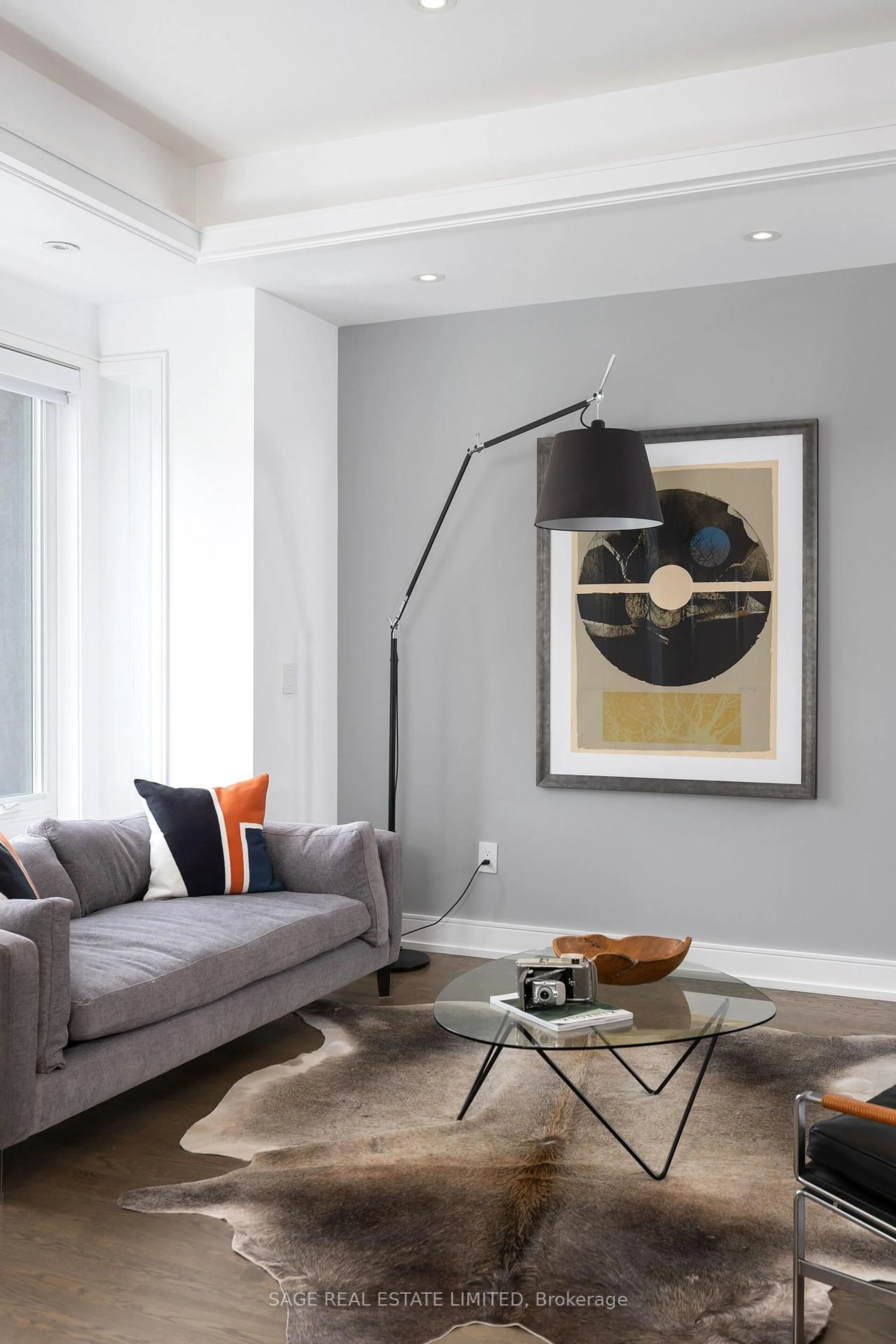 Living room with furniture, cement floor for 24 Squires Ave, Toronto Ontario M4B 2R3