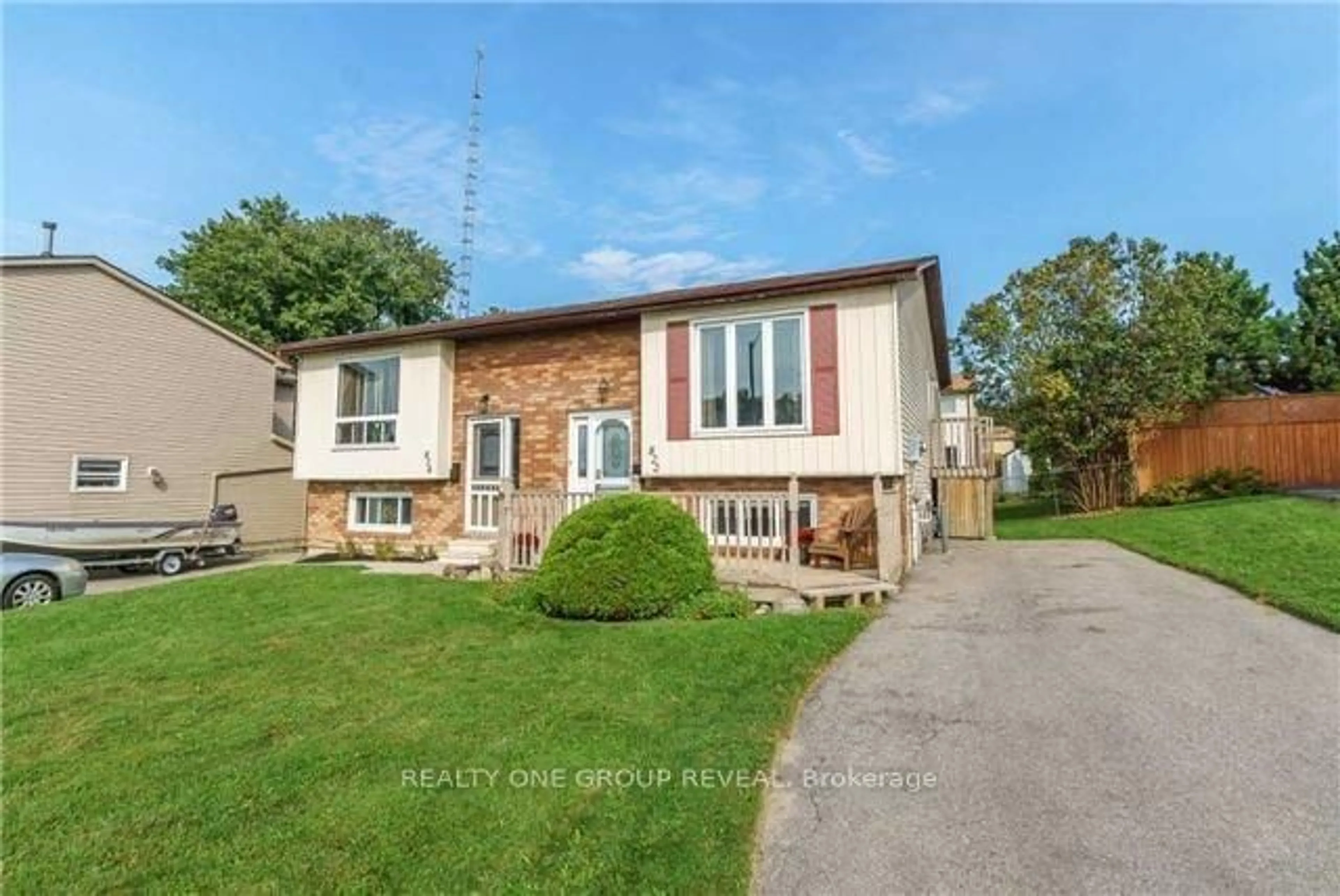 Home with brick exterior material, street for 822 Kilkenny Crt, Oshawa Ontario L1J 7B7
