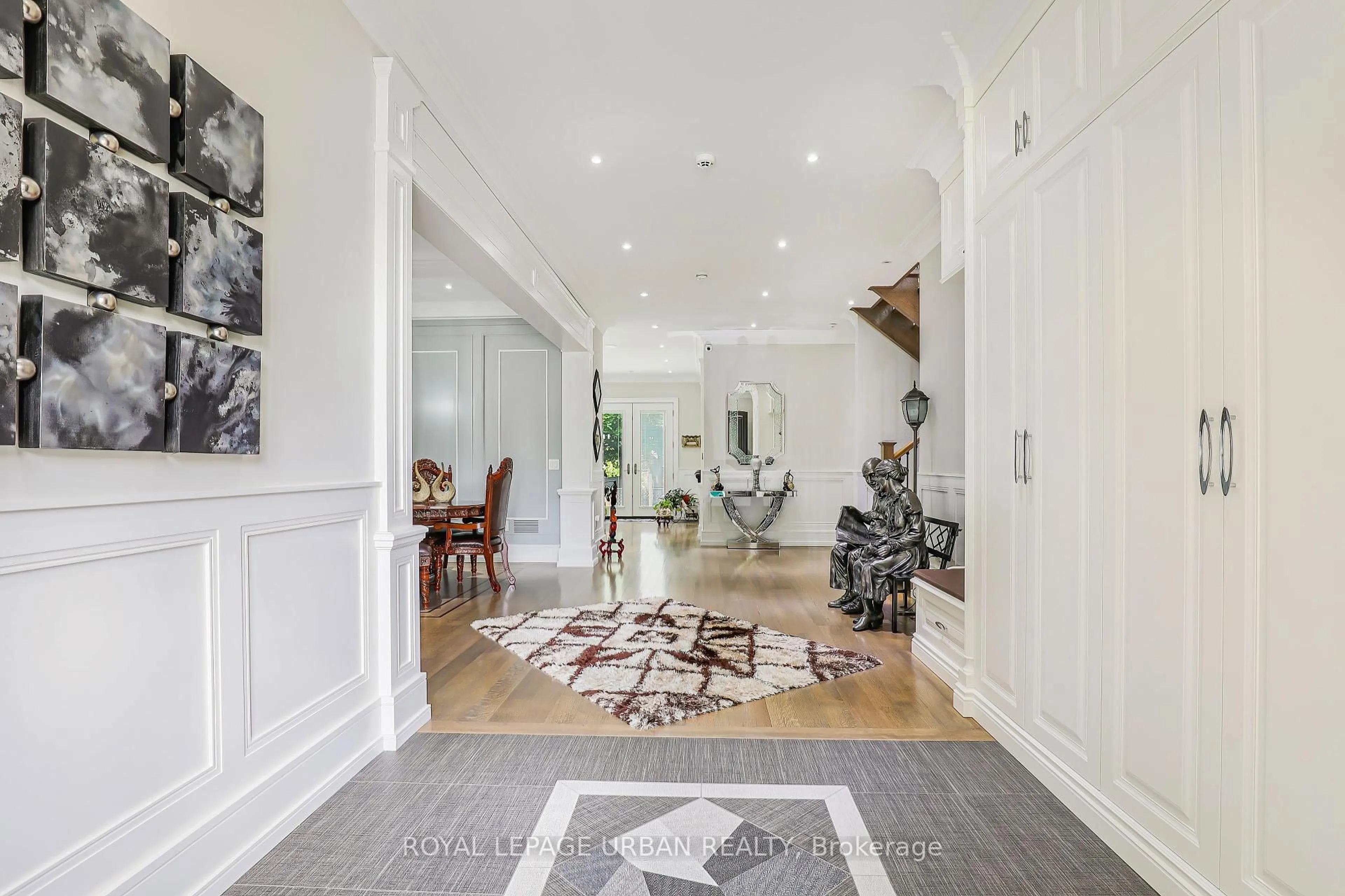 Indoor foyer for 8 Duncombe Blvd, Toronto Ontario M1M 3A5