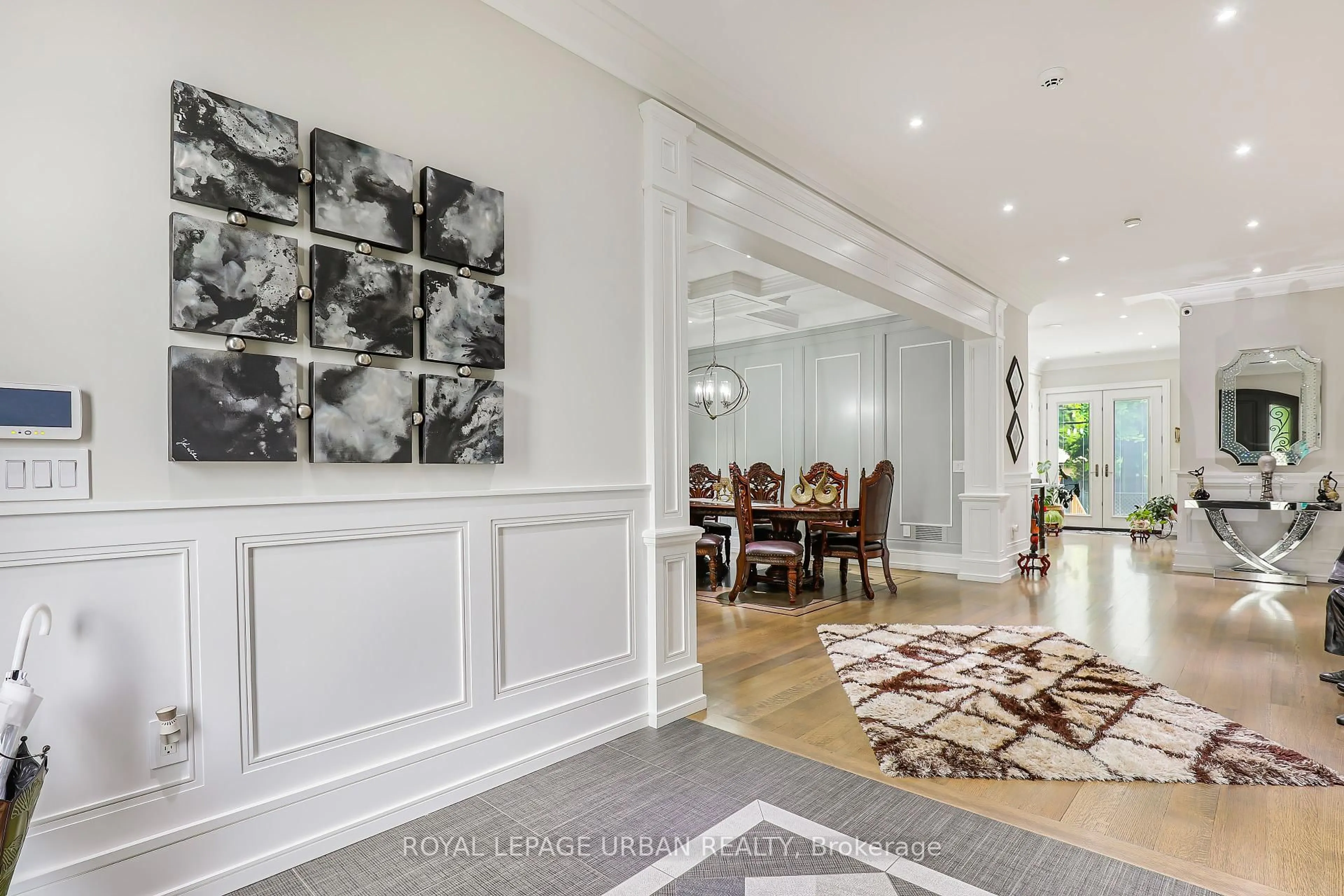Indoor foyer for 8 Duncombe Blvd, Toronto Ontario M1M 3A5