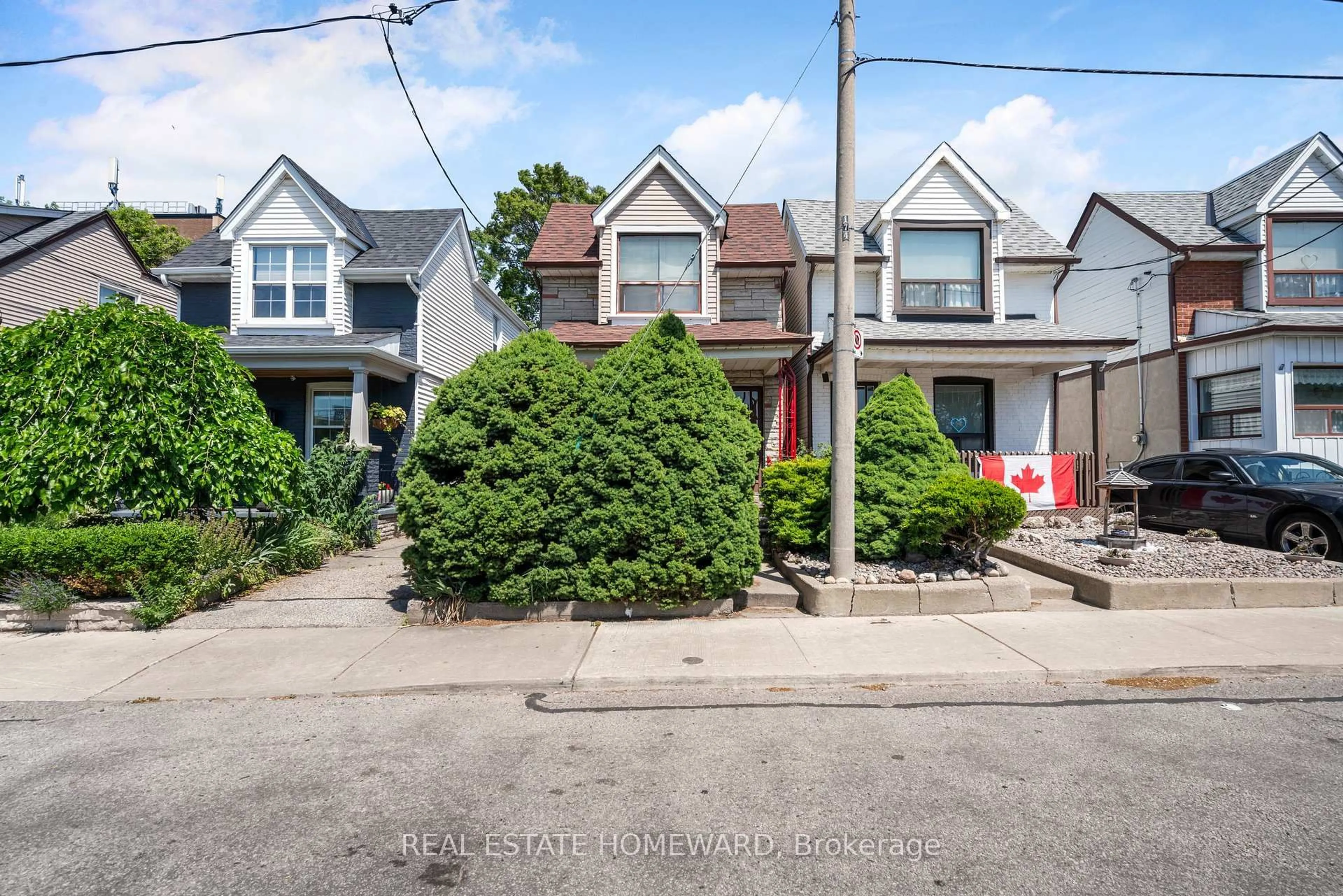 A pic from outside/outdoor area/front of a property/back of a property/a pic from drone, street for 672 Strathmore Blvd, Toronto Ontario M4C 1P2