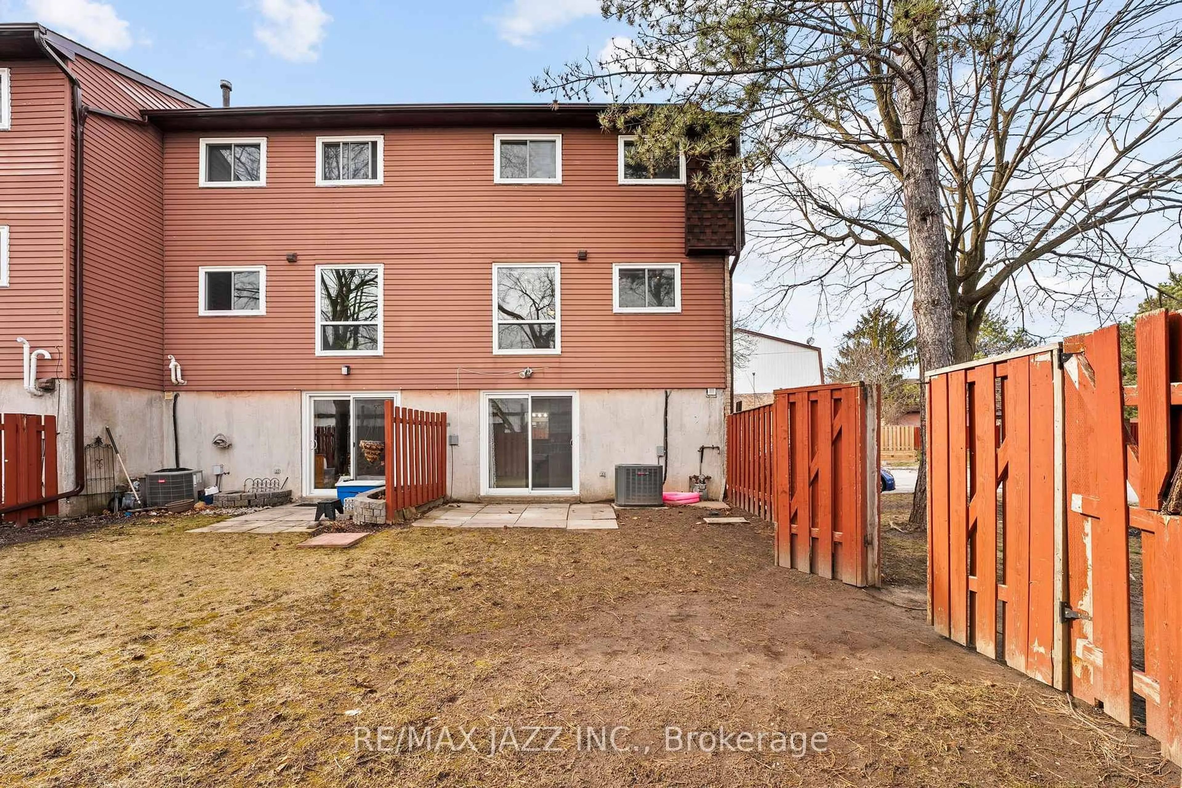 Patio, street for 222 Pearson St #1, Oshawa Ontario L1G 7C6