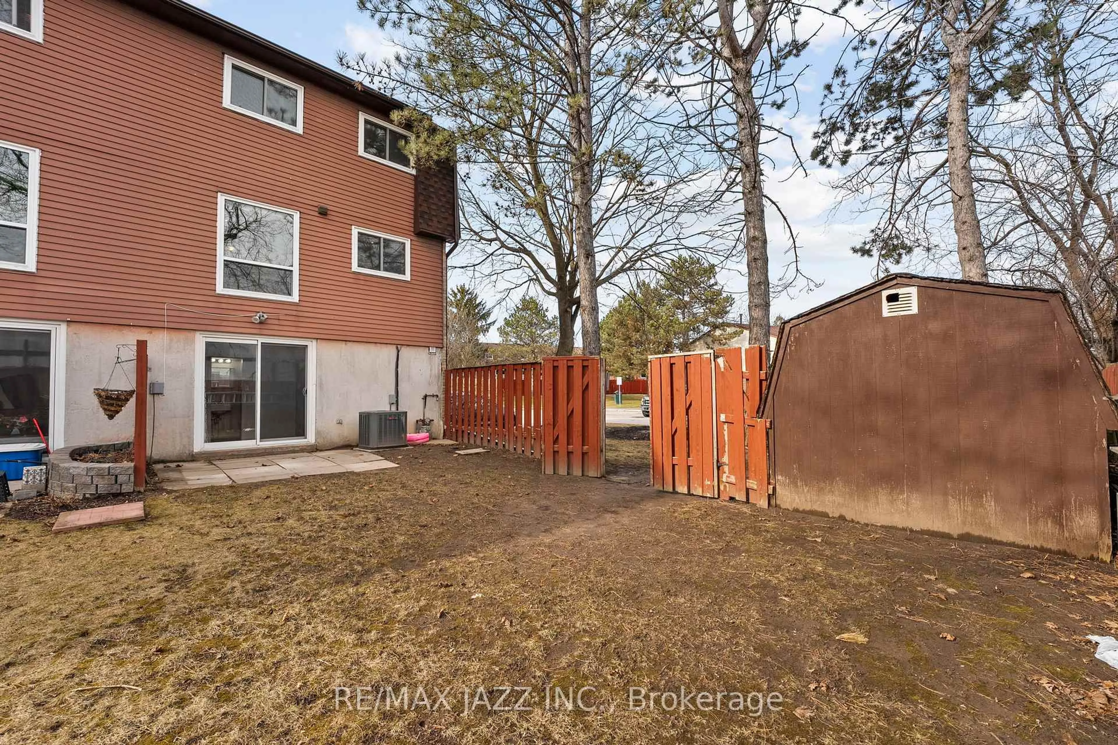 Patio, street for 222 Pearson St #1, Oshawa Ontario L1G 7C6
