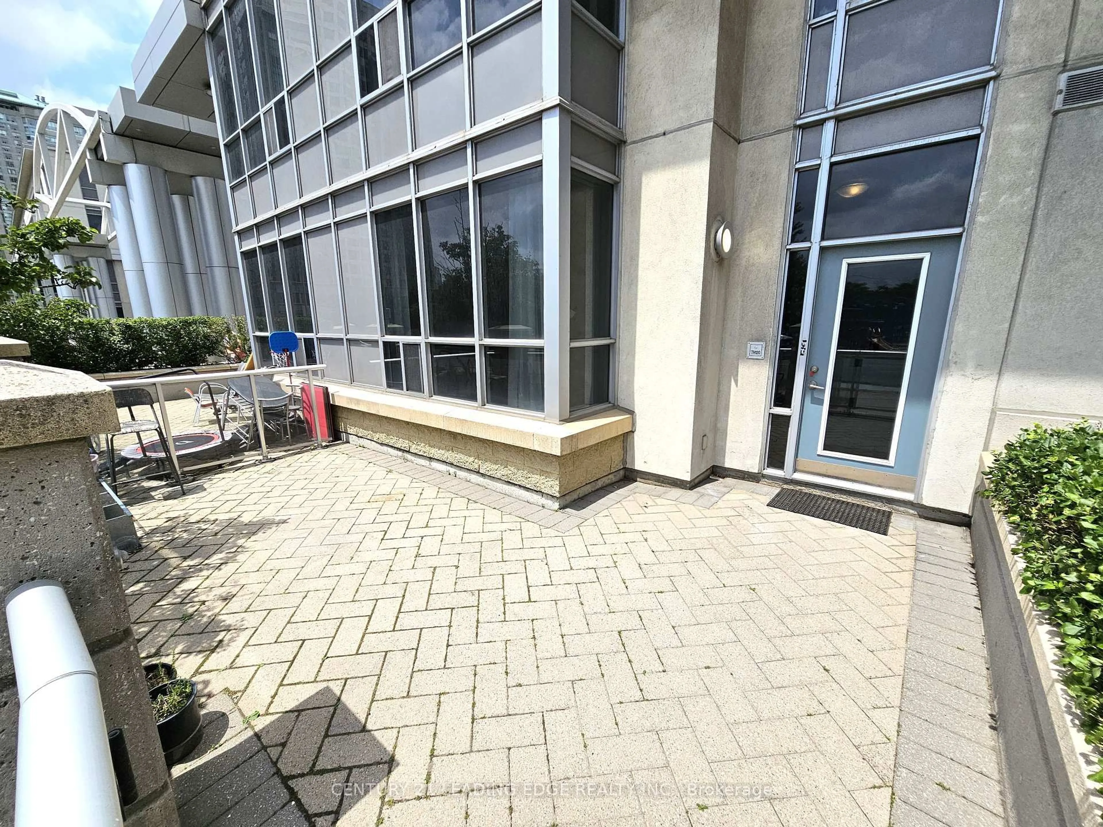 Unknown for 38 Lee Centre Dr #TH120, Toronto Ontario M1H 3J7