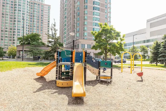 Primary image of 38 Lee Centre Dr Unit TH120