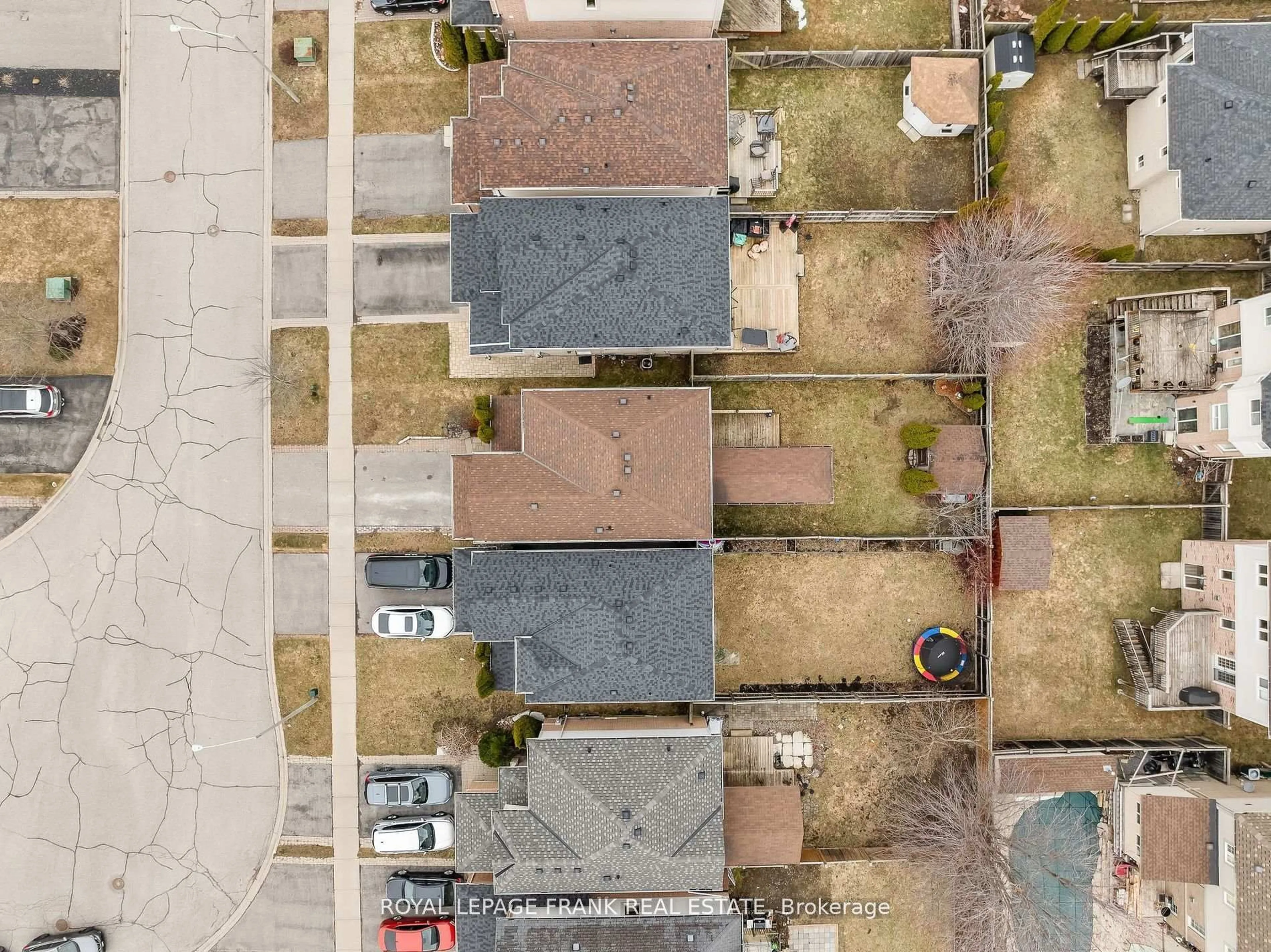 A pic from outside/outdoor area/front of a property/back of a property/a pic from drone, street for 42 Childs Crt, Clarington Ontario L1C 5P2