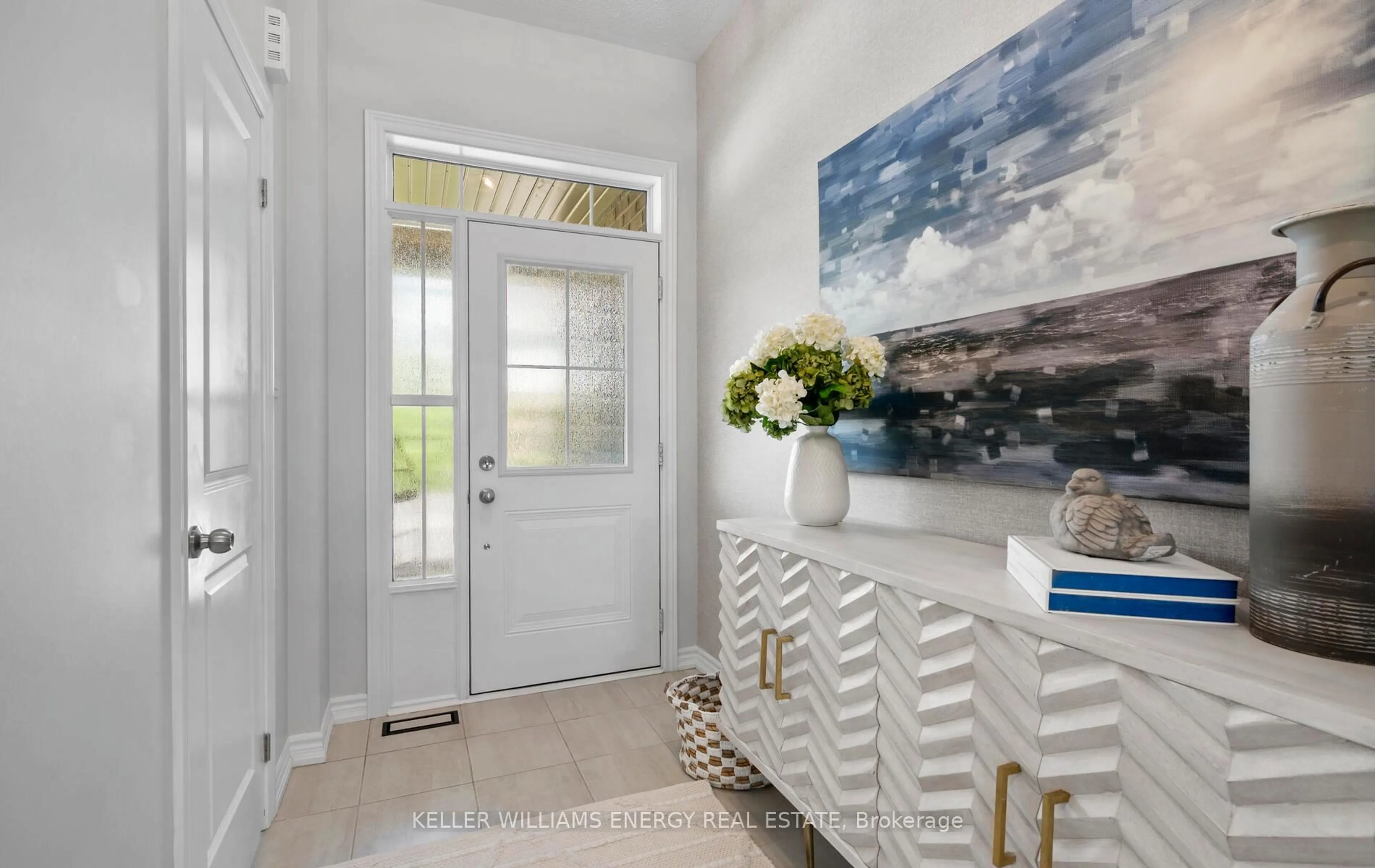 Indoor entryway for 73 Brent Cres, Clarington Ontario L1C 0V9