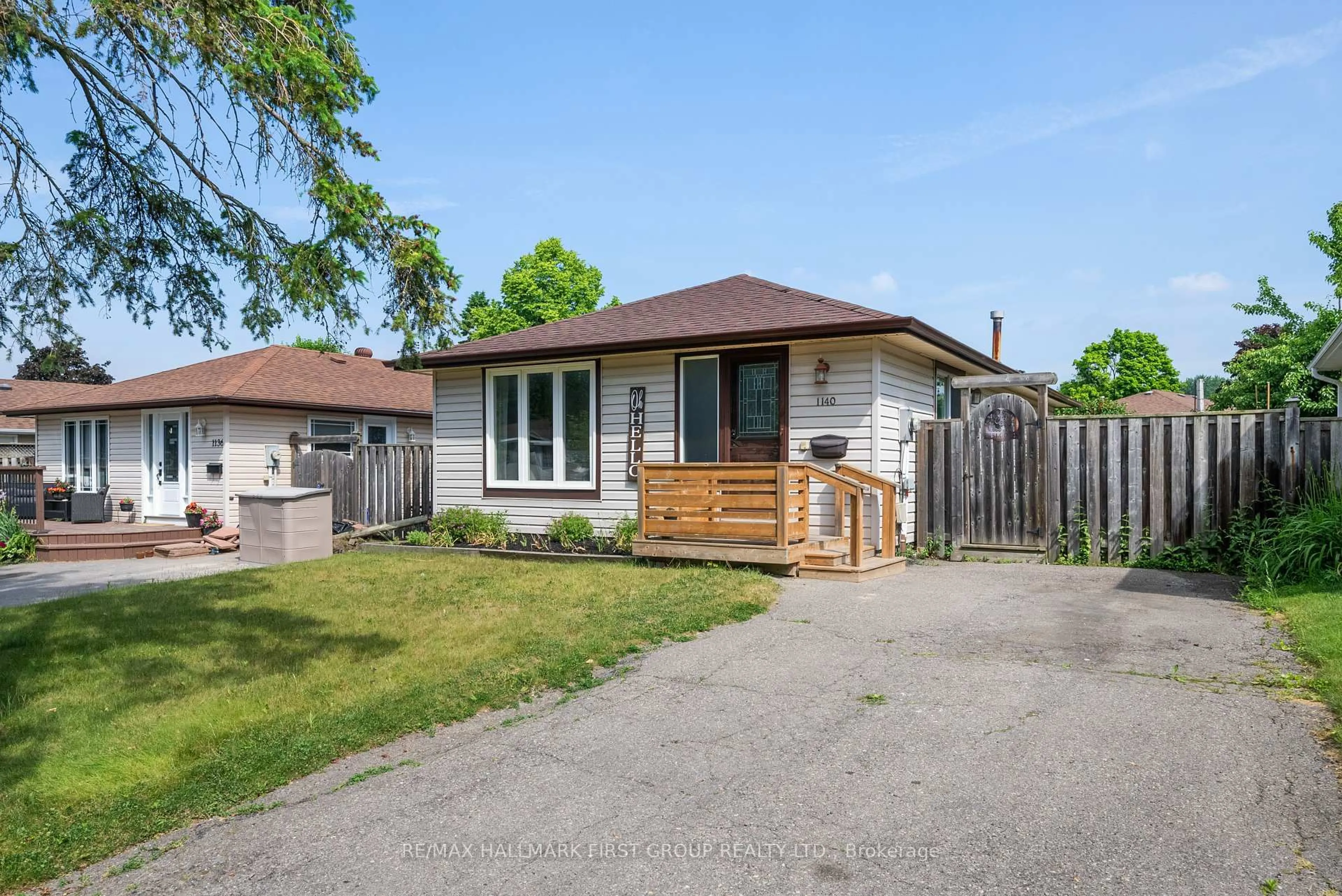 A pic from outside/outdoor area/front of a property/back of a property/a pic from drone, street for 1140 Norman St, Oshawa Ontario L1H 7X1