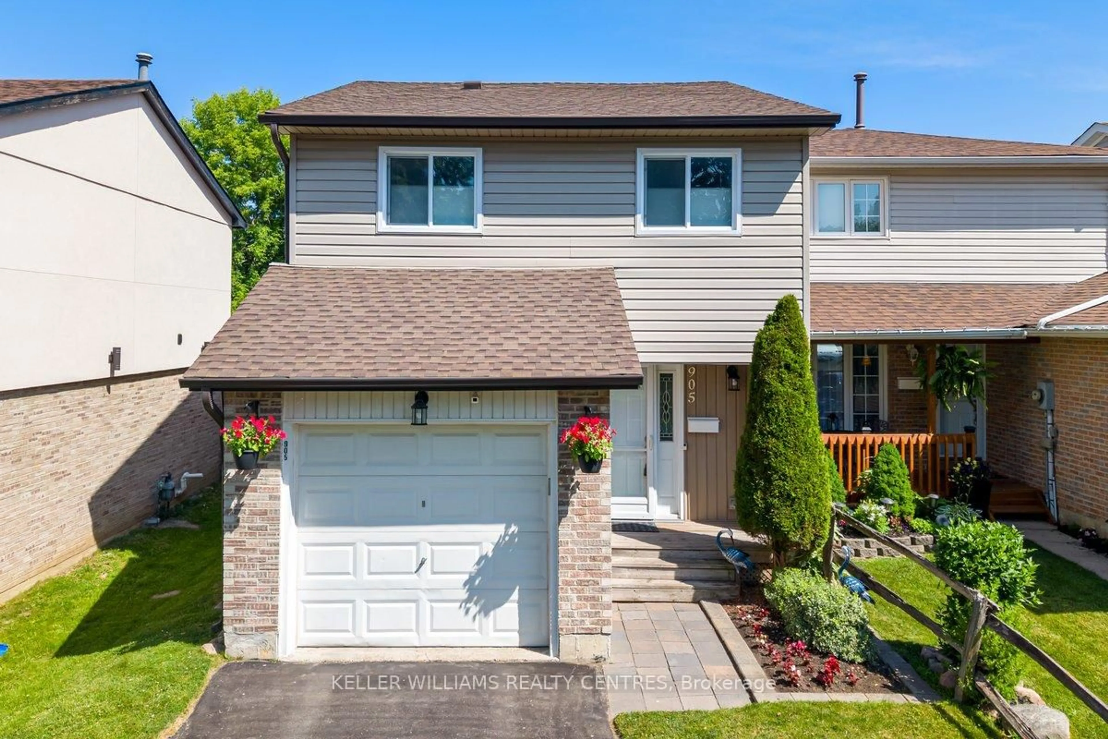 Home with vinyl exterior material, street for 905 Gentry Cres, Oshawa Ontario L1K 1L6