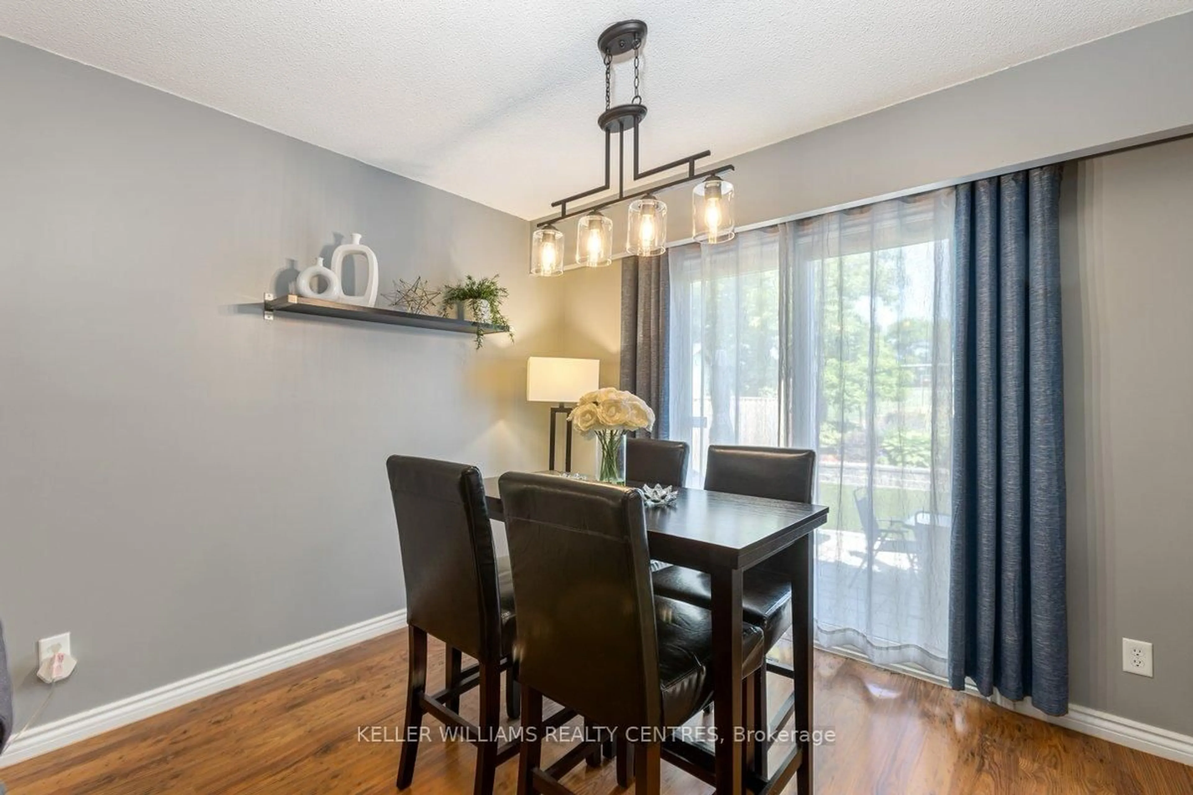 Dining room, wood/laminate floor for 905 Gentry Cres, Oshawa Ontario L1K 1L6