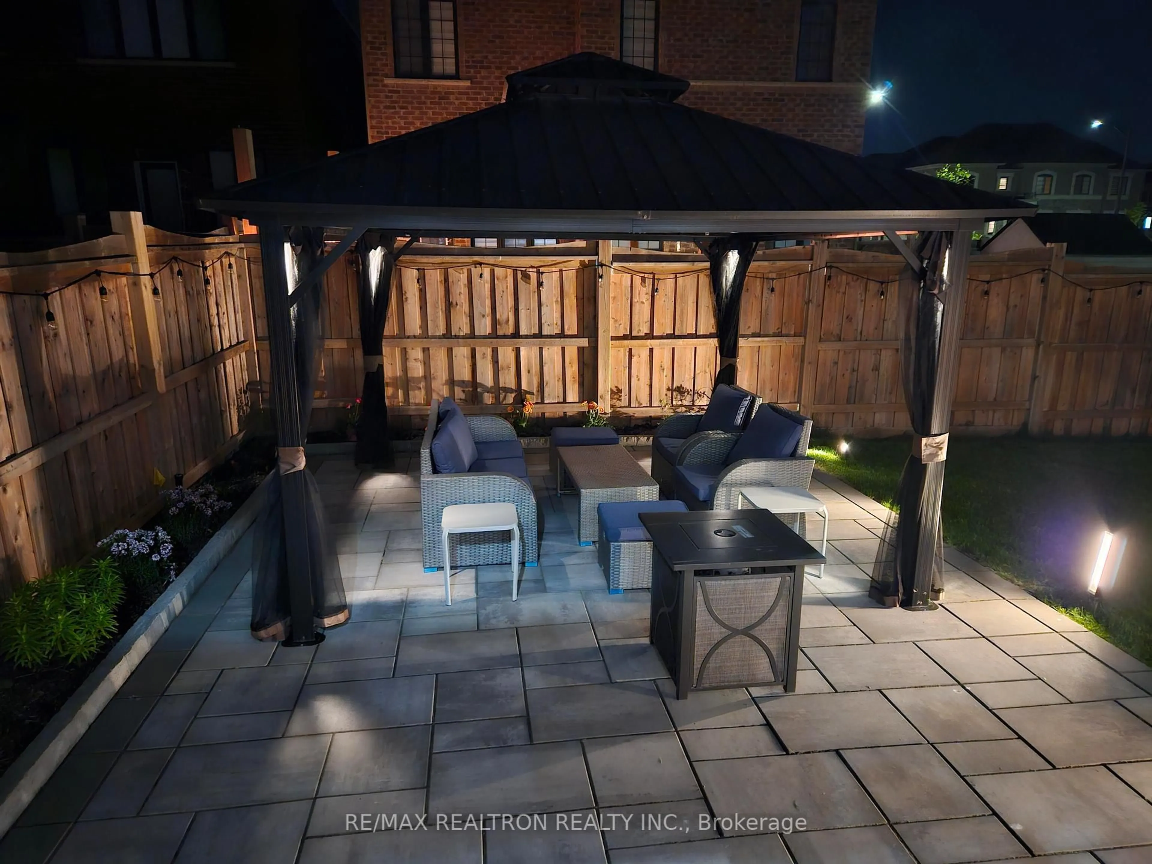 Patio, street for 2 Auckland Dr, Whitby Ontario L1P 0G6