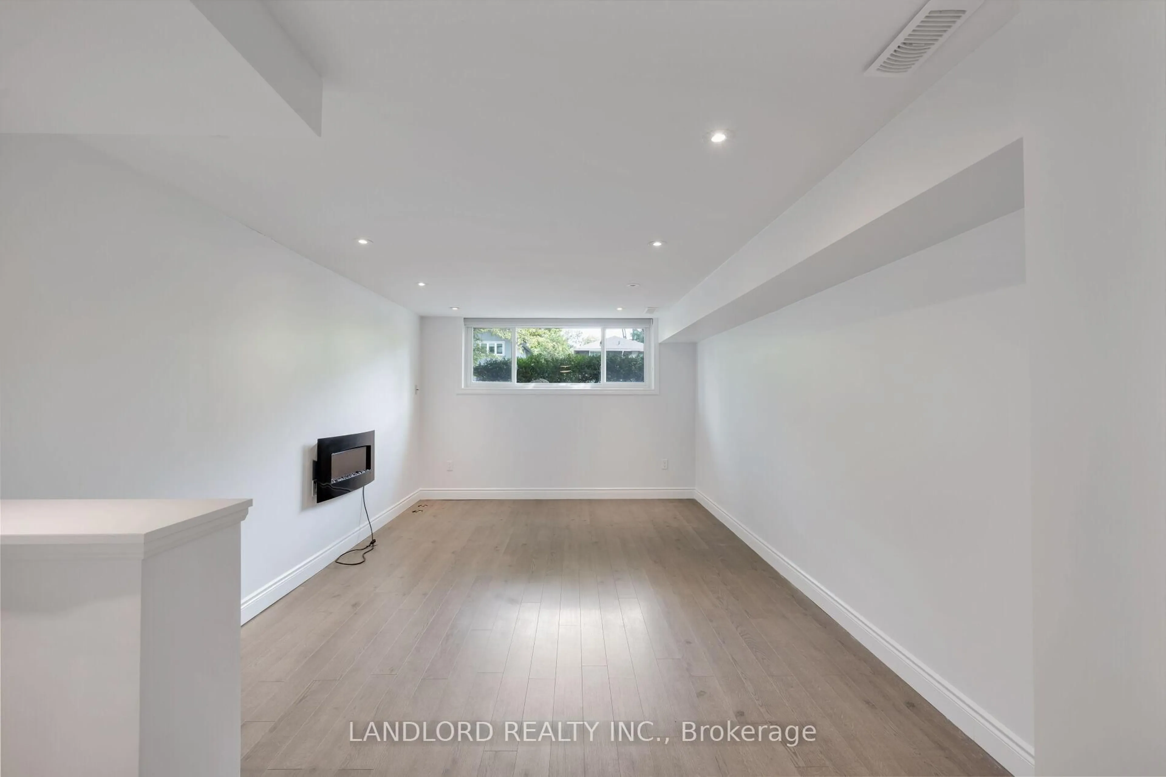 A pic of a room for 34 Lyncroft Dr, Toronto Ontario M1E 1X7